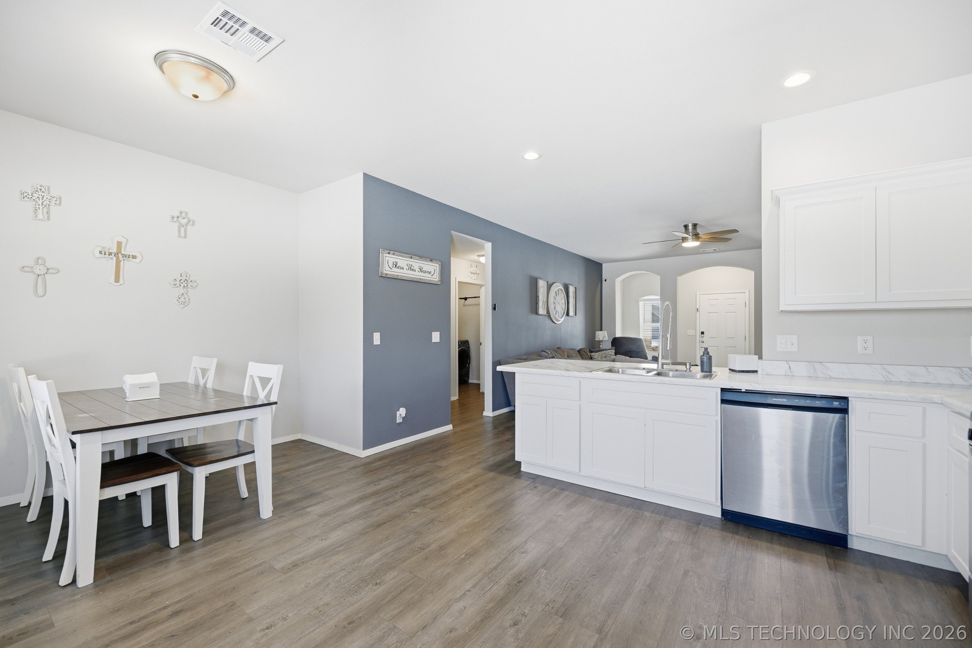 15752 S 74 Avenue E Property Photo 9