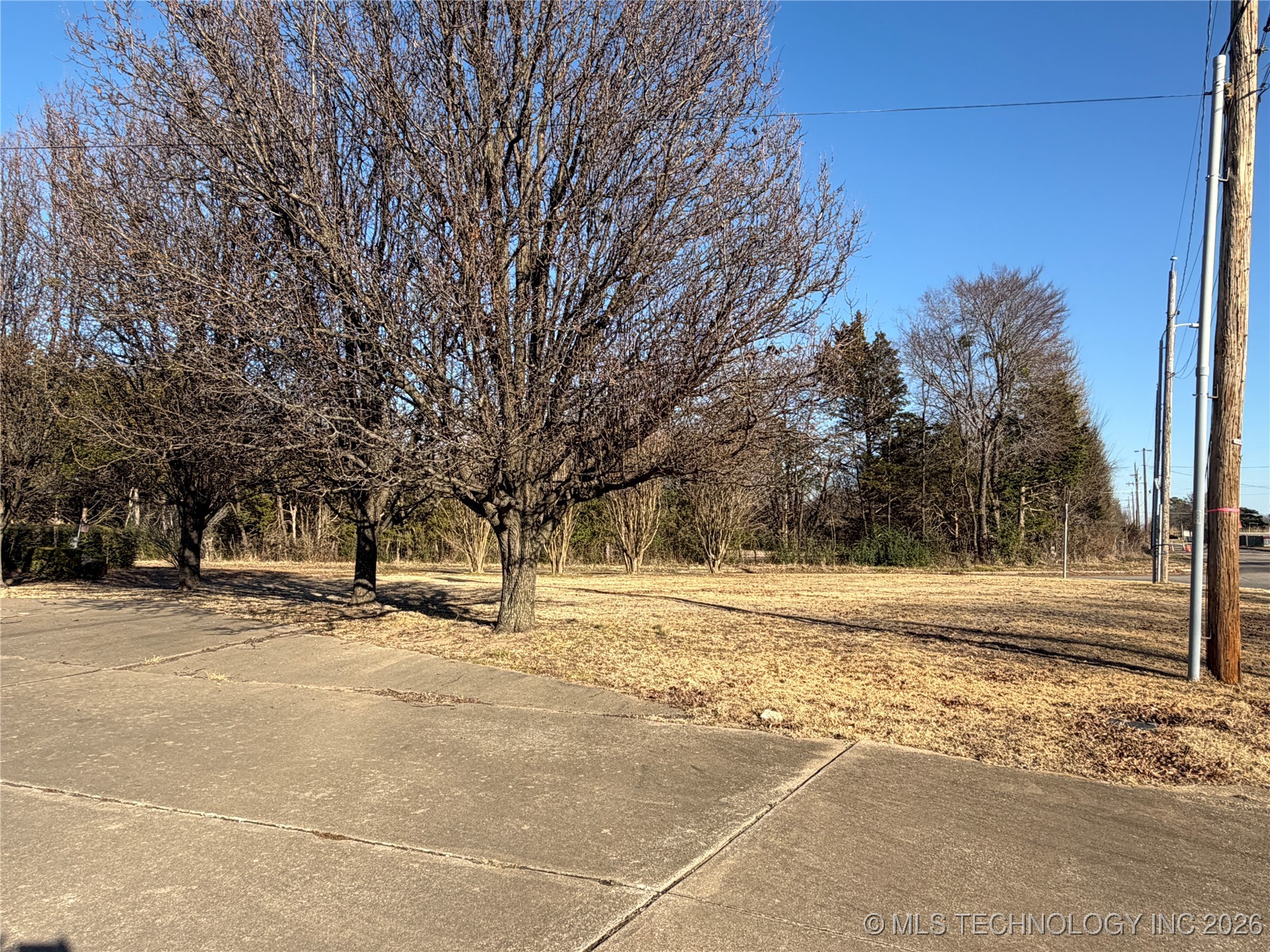 609 Cherokee Property Photo 8