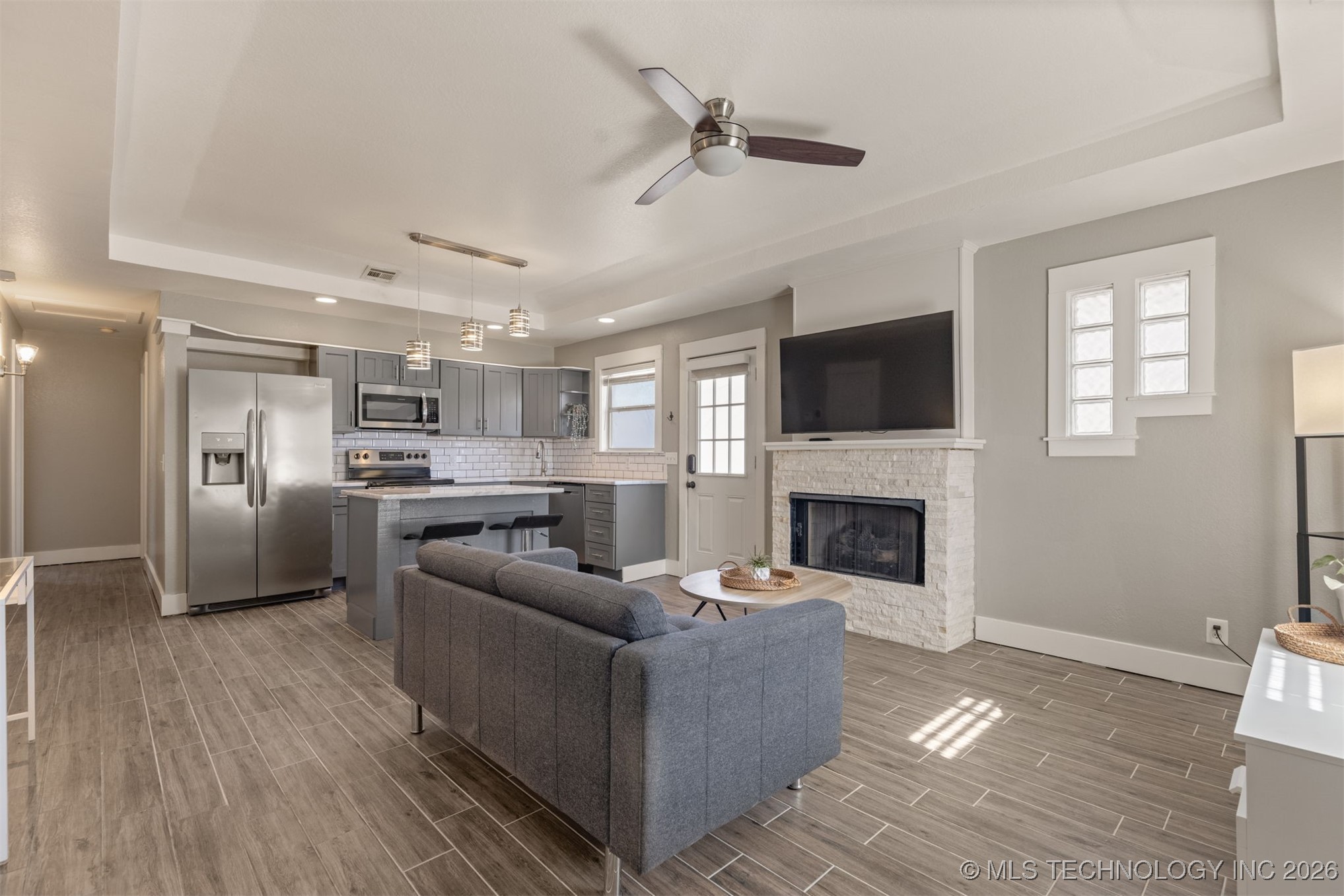 2811 E 3rd Street Property Photo 6