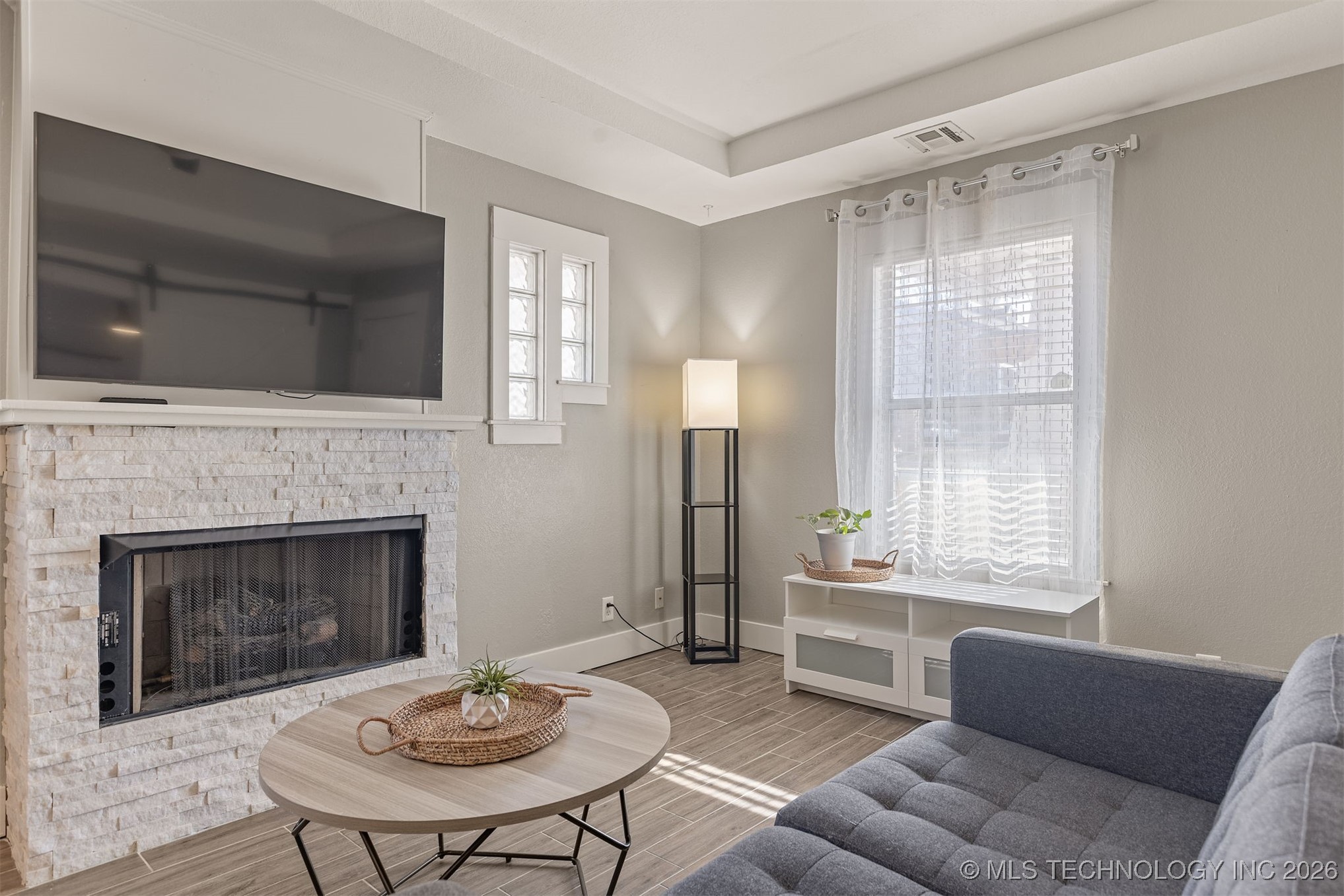 2811 E 3rd Street Property Photo 8