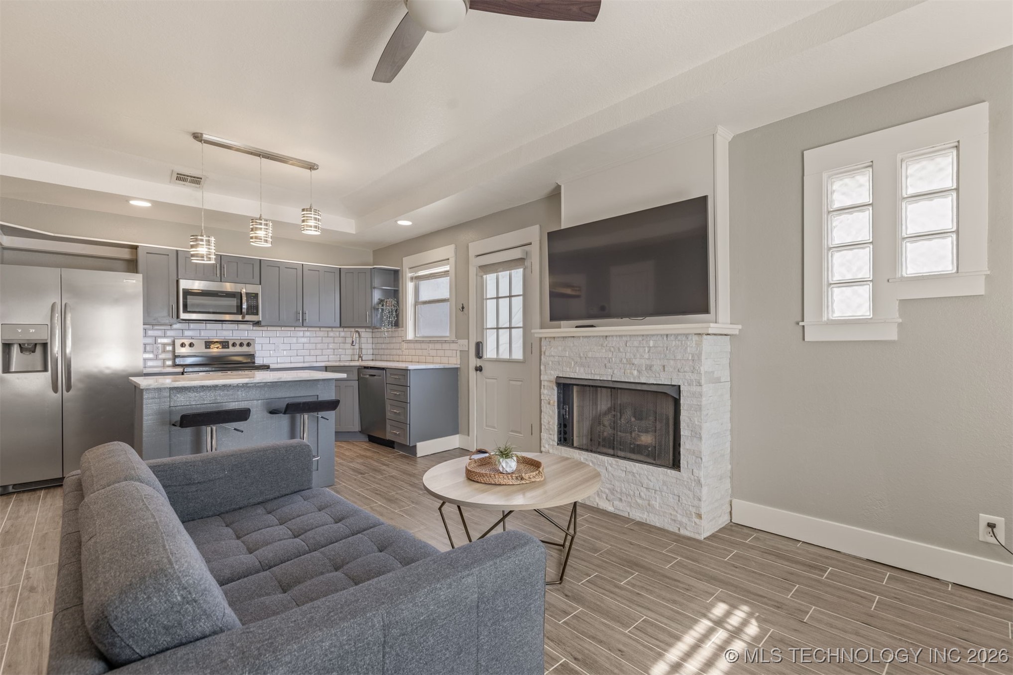 2811 E 3rd Street Property Photo 9