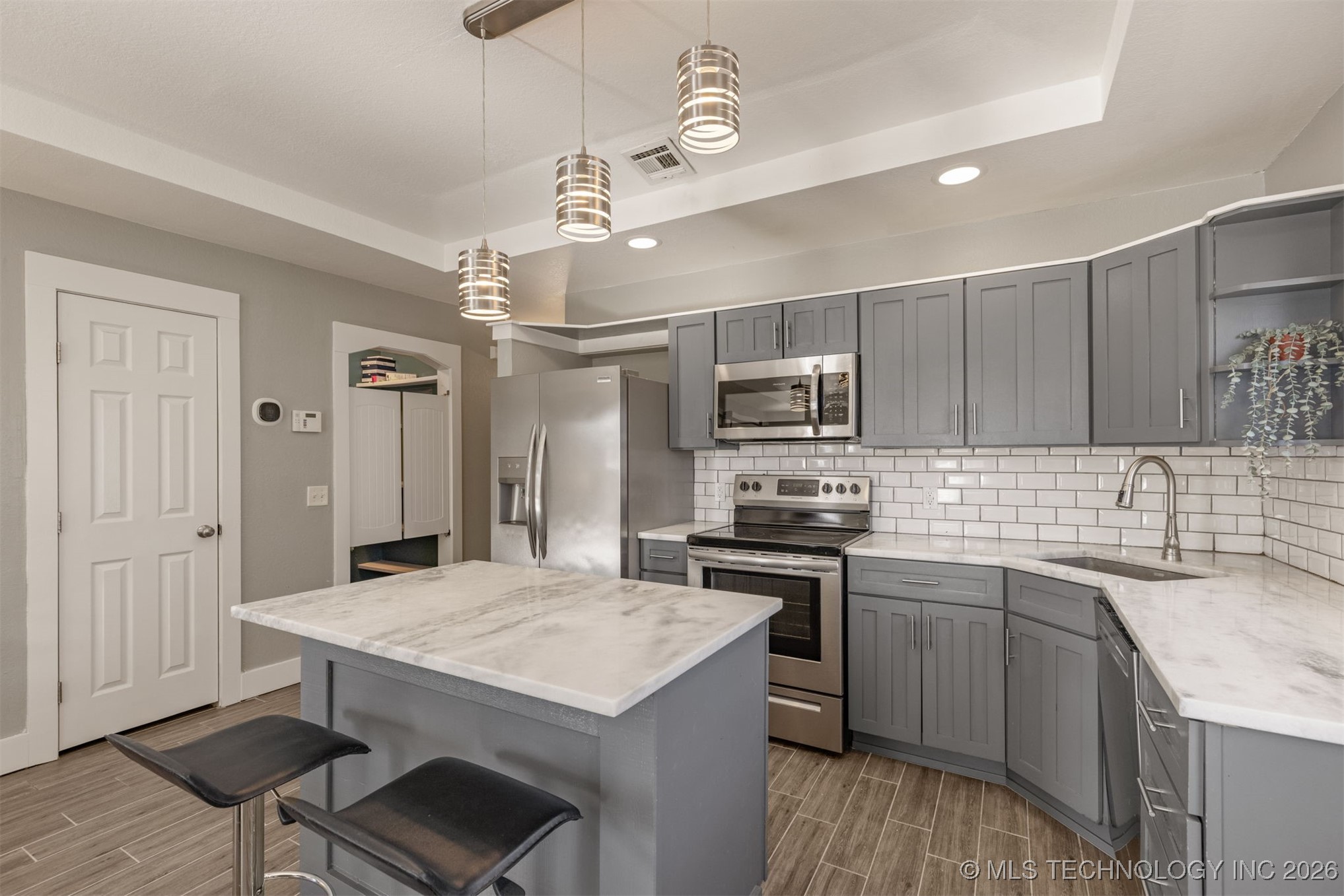 2811 E 3rd Street Property Photo 18