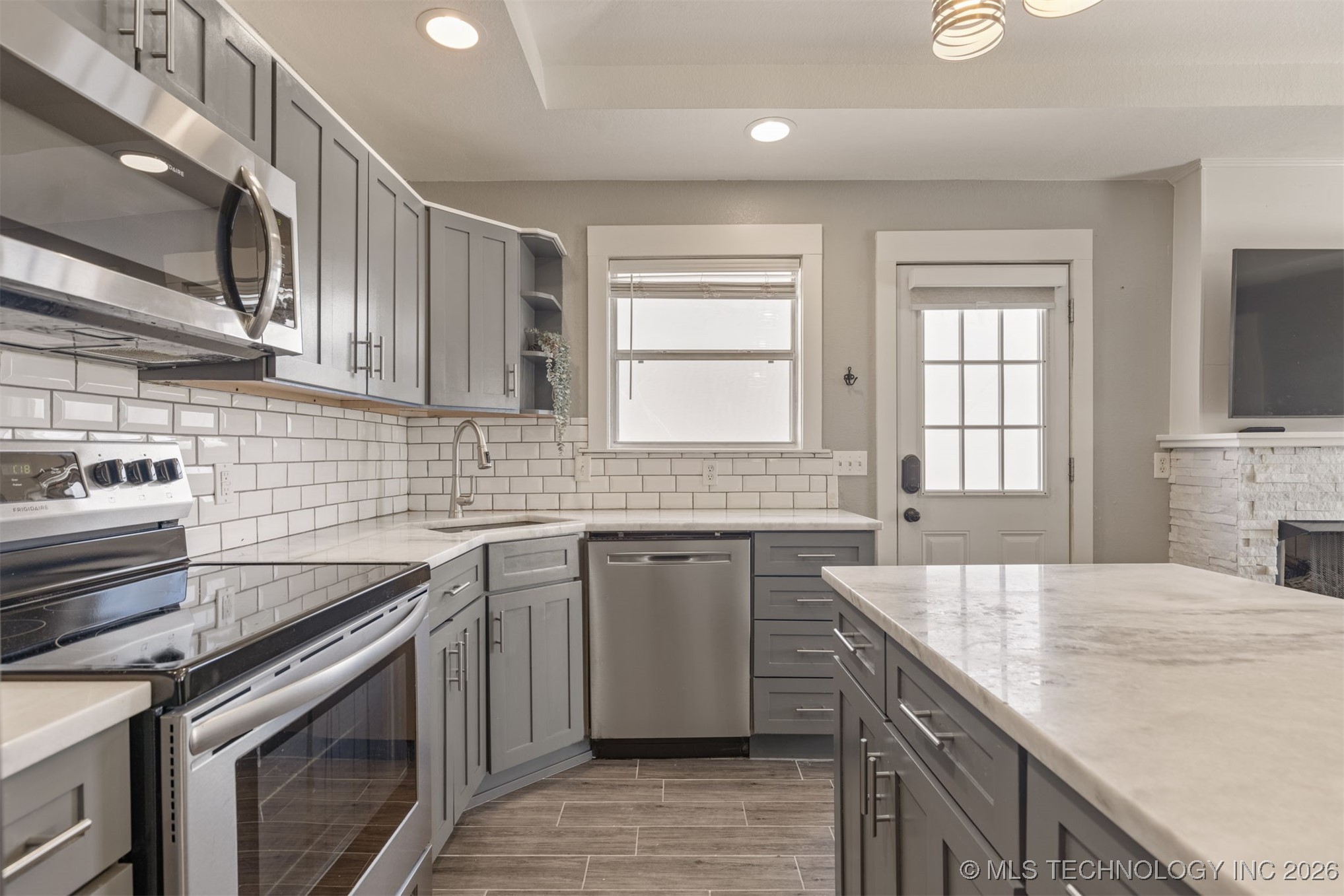 2811 E 3rd Street Property Photo 22