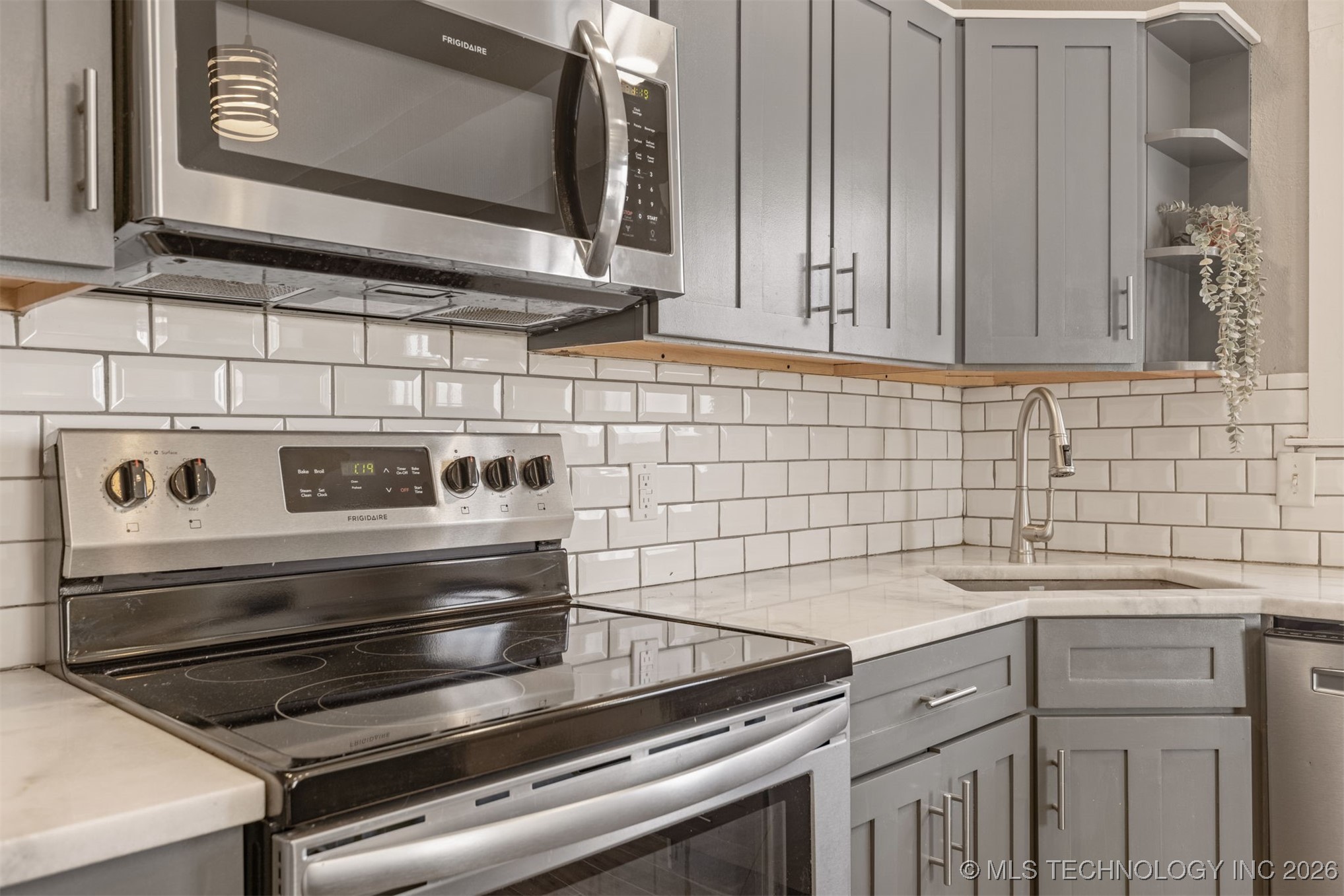 2811 E 3rd Street Property Photo 23