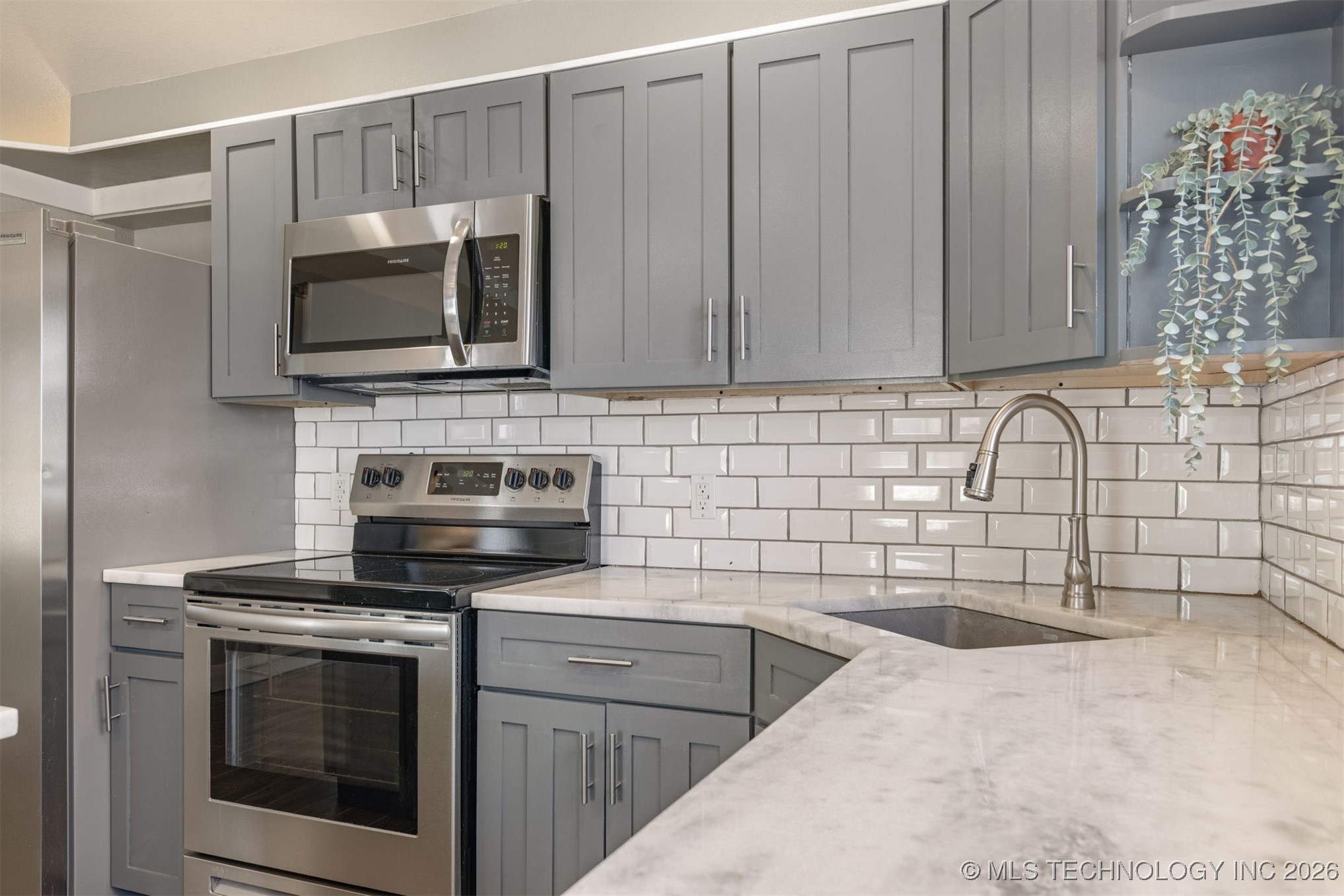 2811 E 3rd Street Property Photo 24