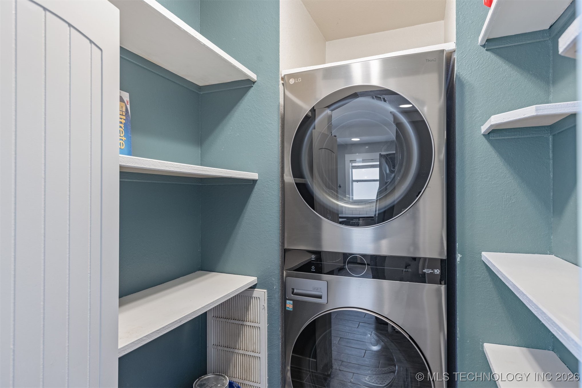 2811 E 3rd Street Property Photo 26