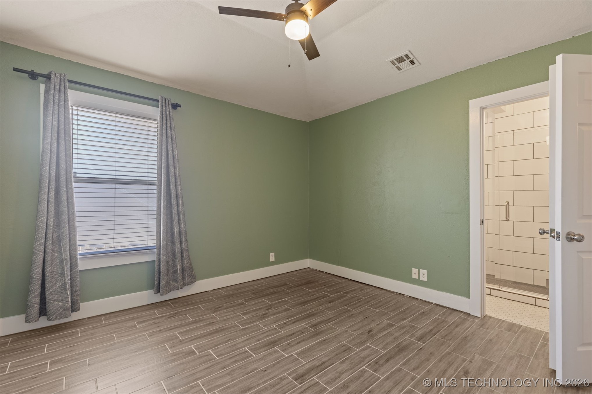 2811 E 3rd Street Property Photo 28