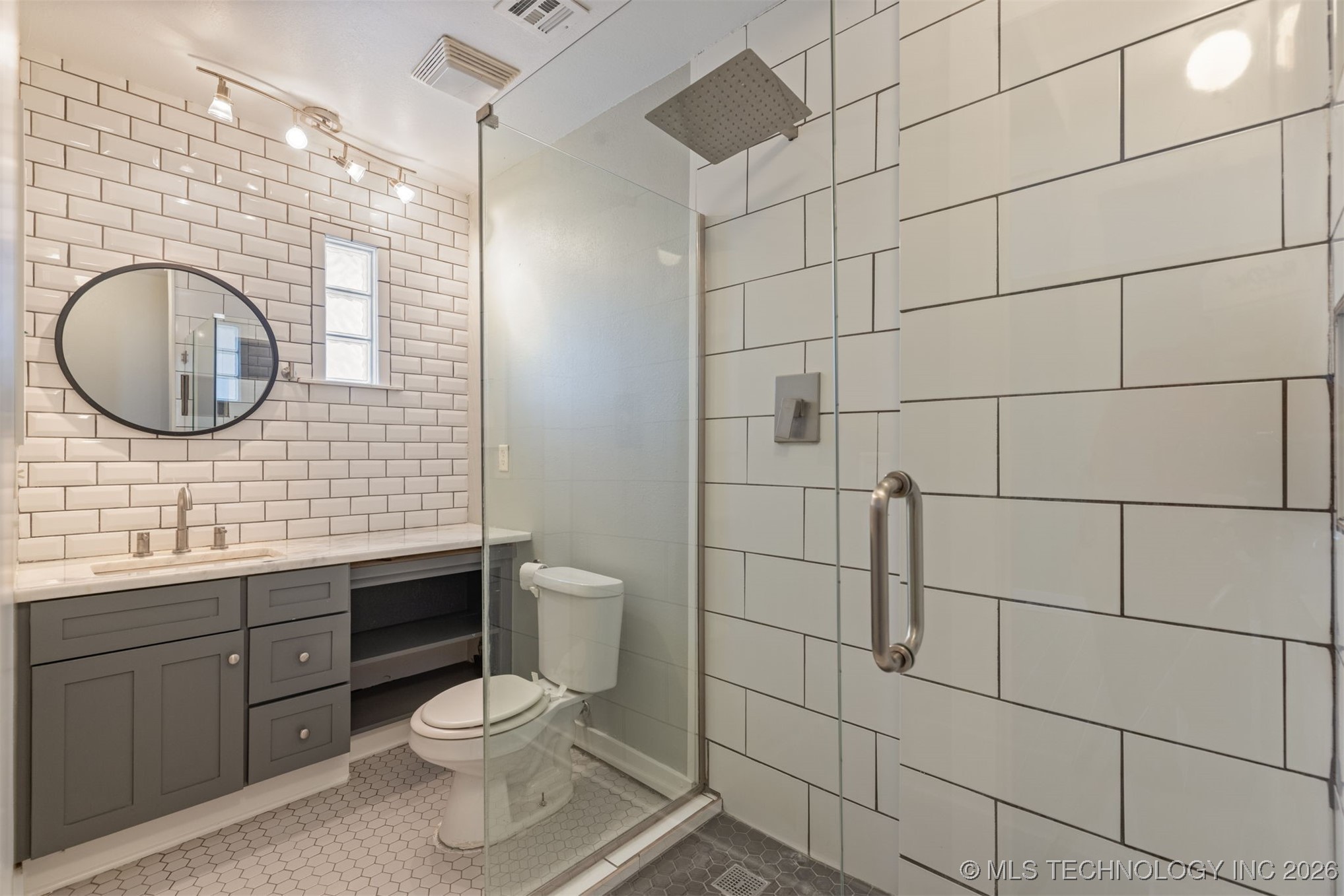 2811 E 3rd Street Property Photo 29