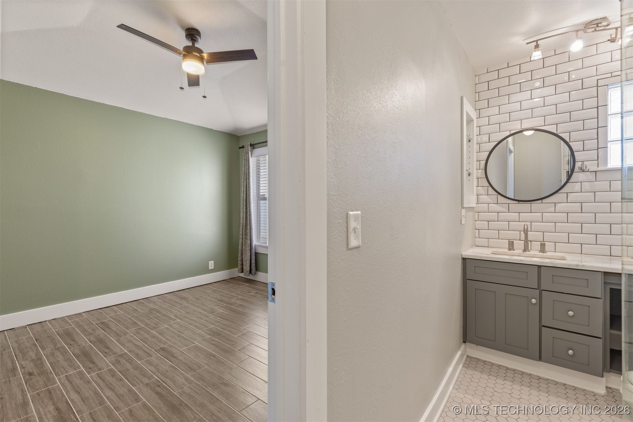 2811 E 3rd Street Property Photo 30