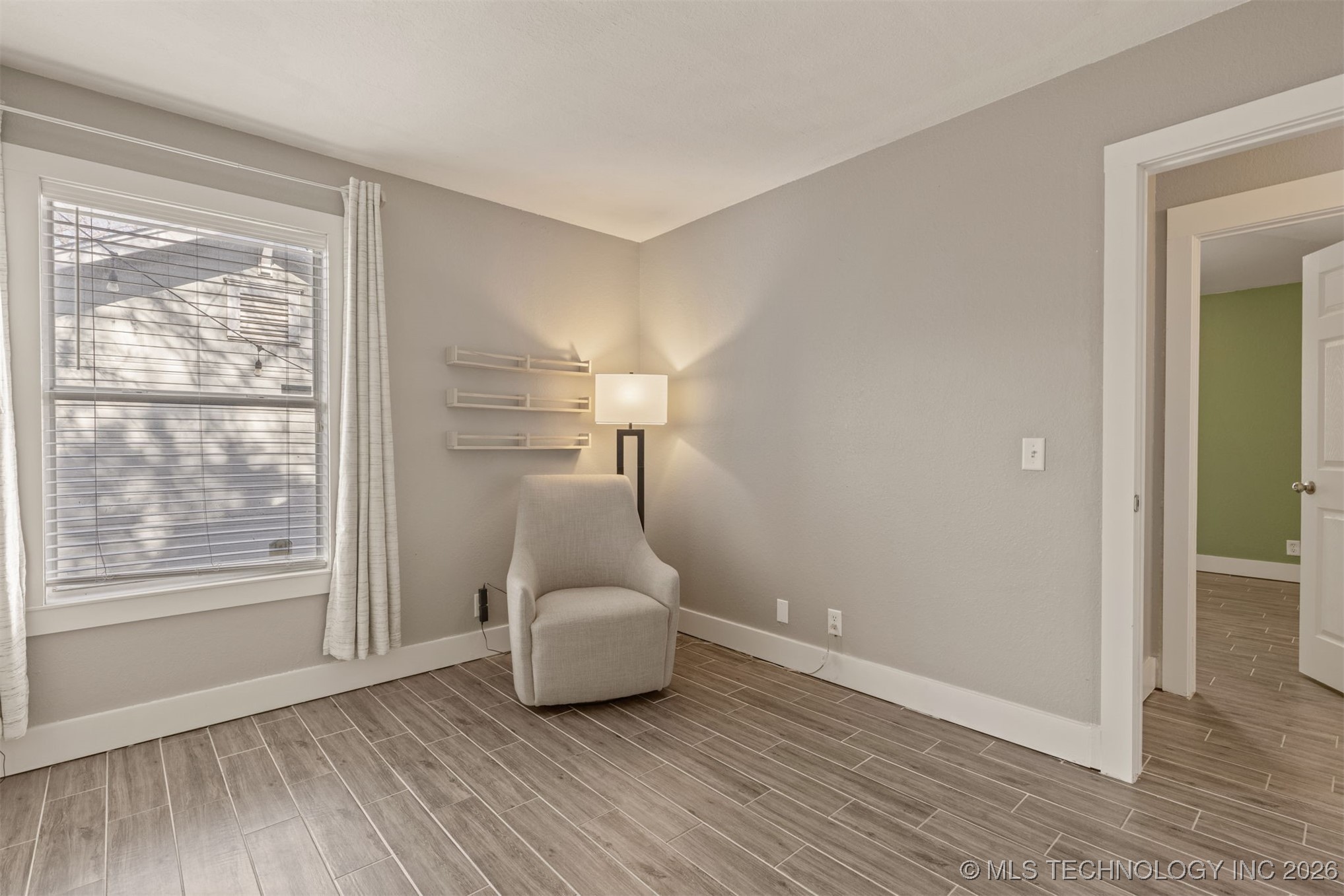 2811 E 3rd Street Property Photo 33