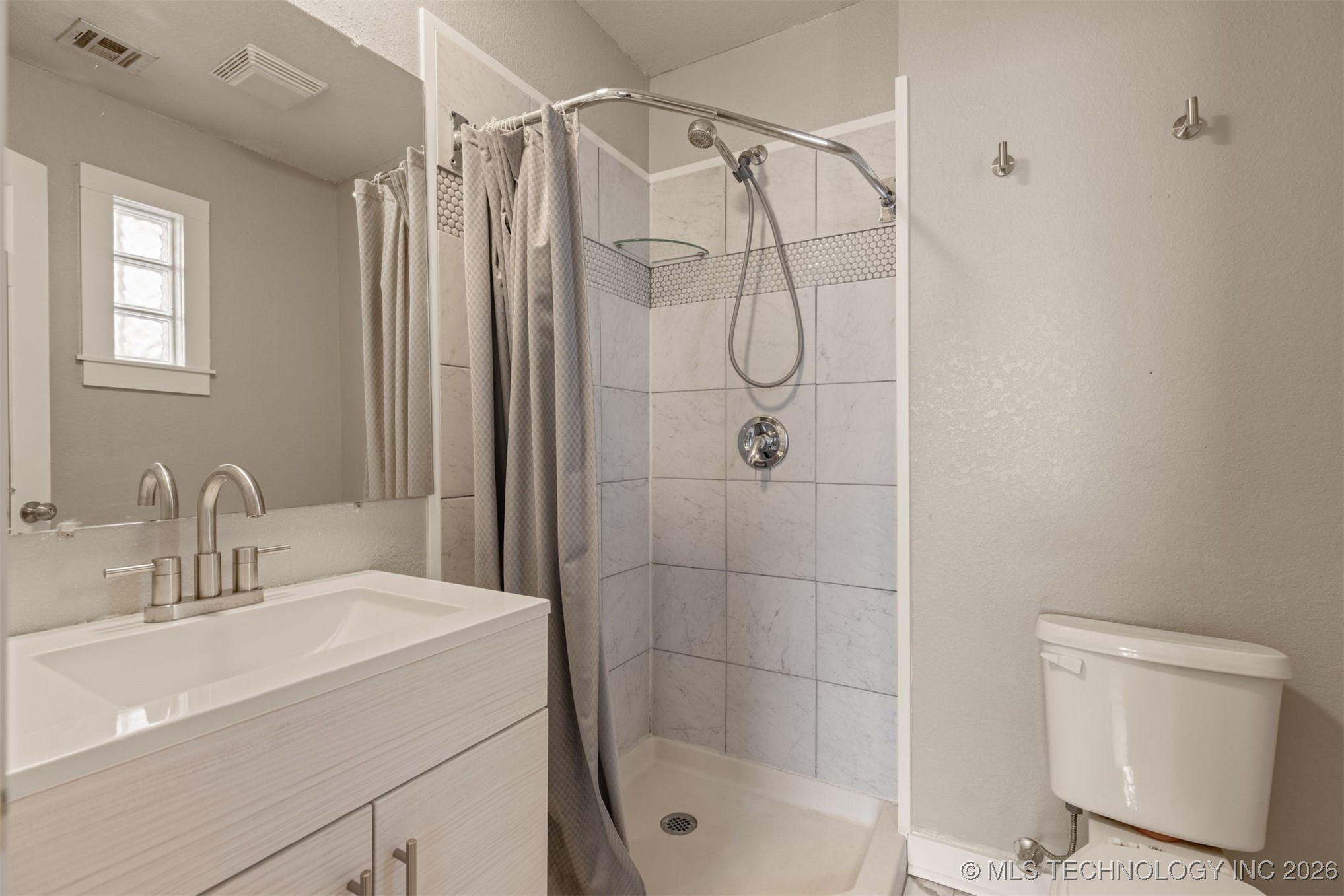 2811 E 3rd Street Property Photo 35