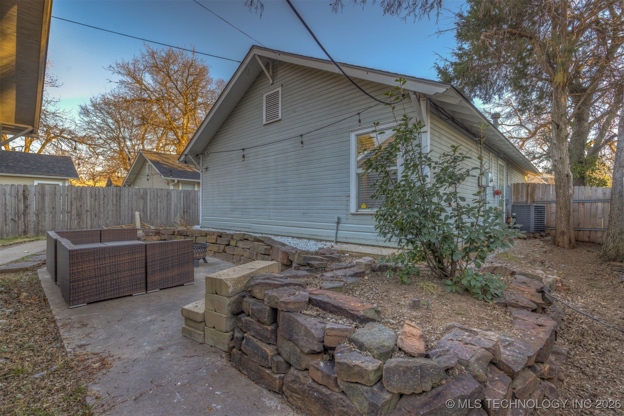 2811 E 3rd Street Property Photo 47