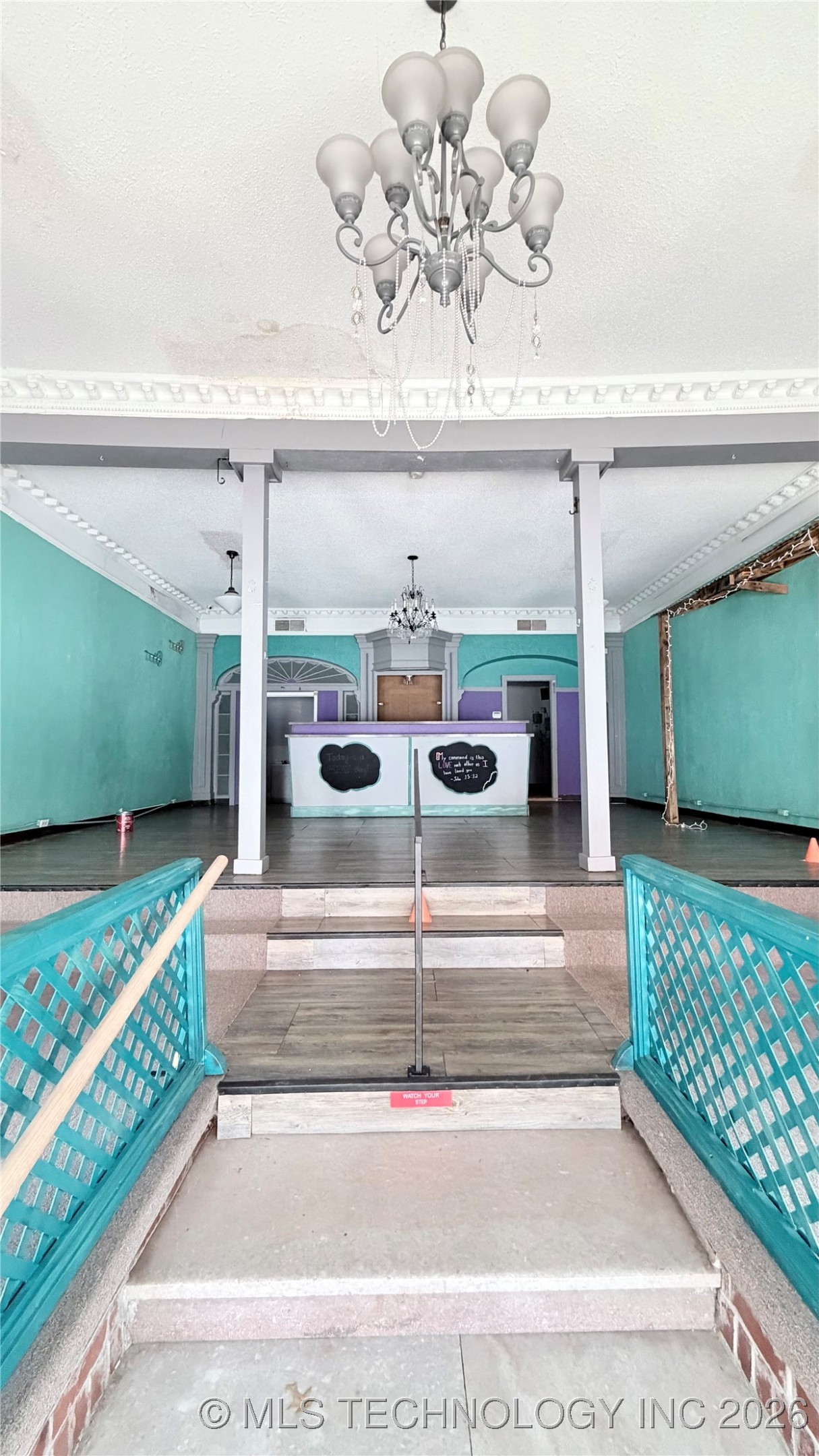 113 E 6th Street Property Photo 2