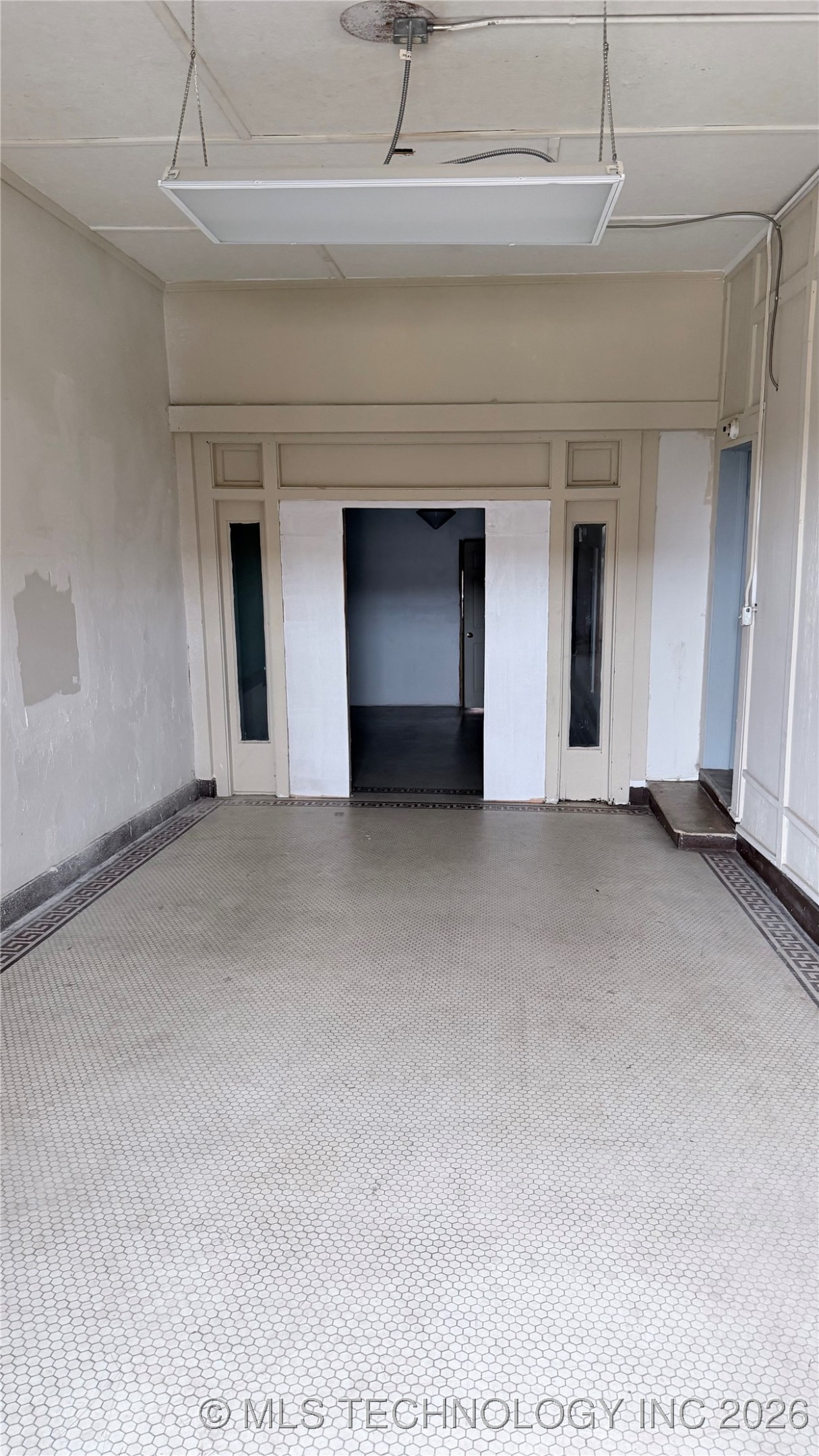 113 E 6th Street Property Photo 4