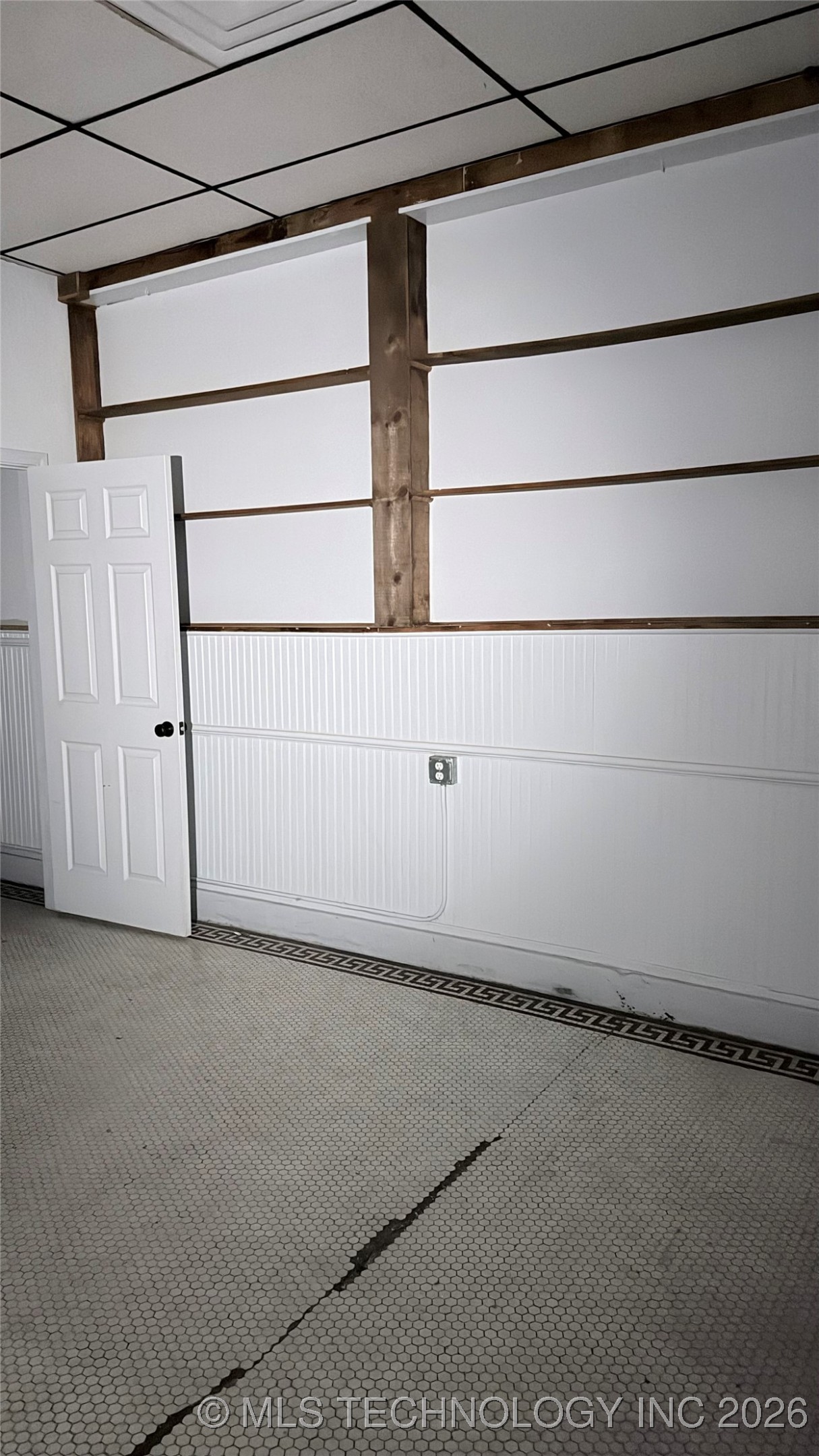 113 E 6th Street Property Photo 5