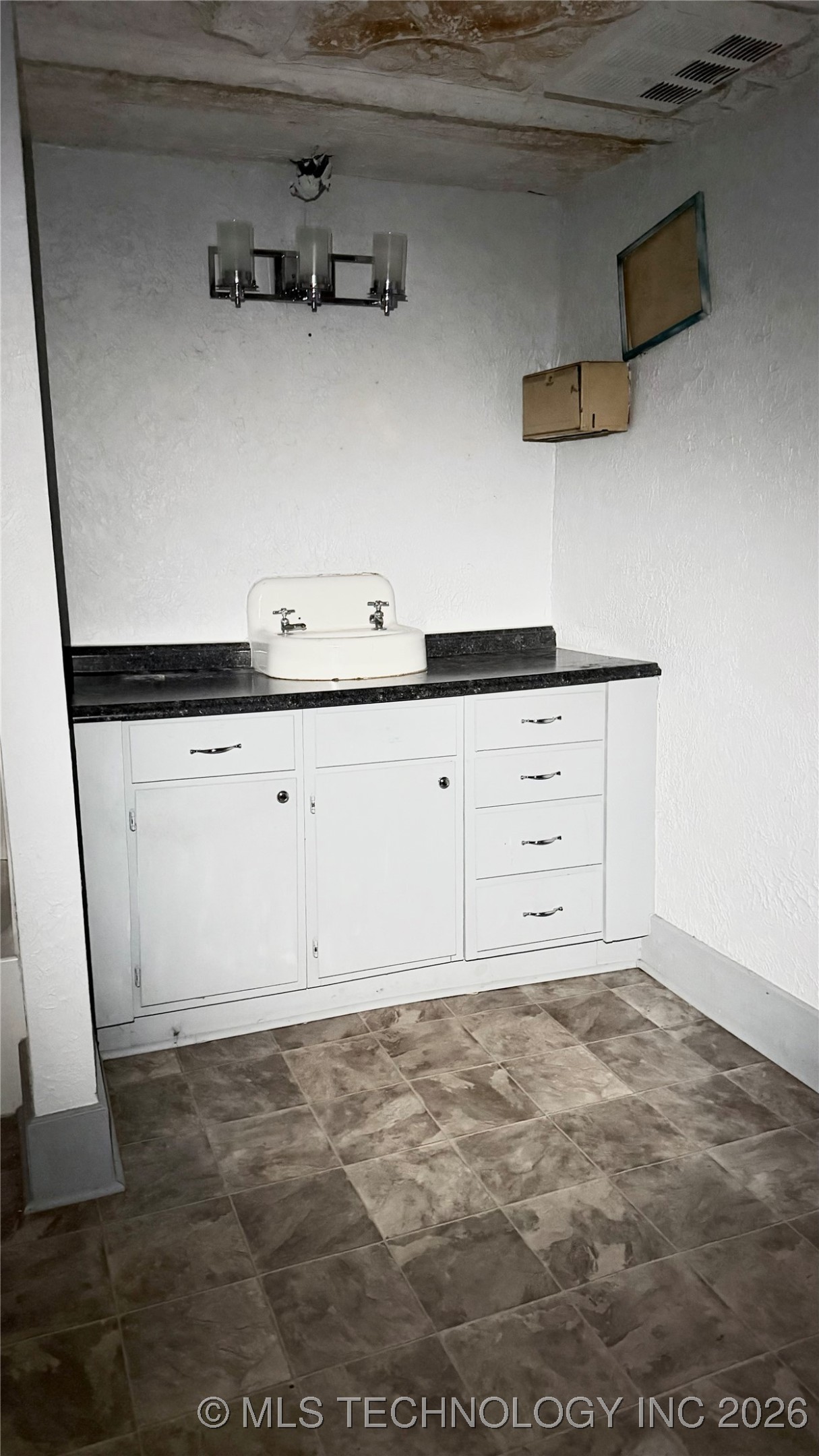 113 E 6th Street Property Photo 6