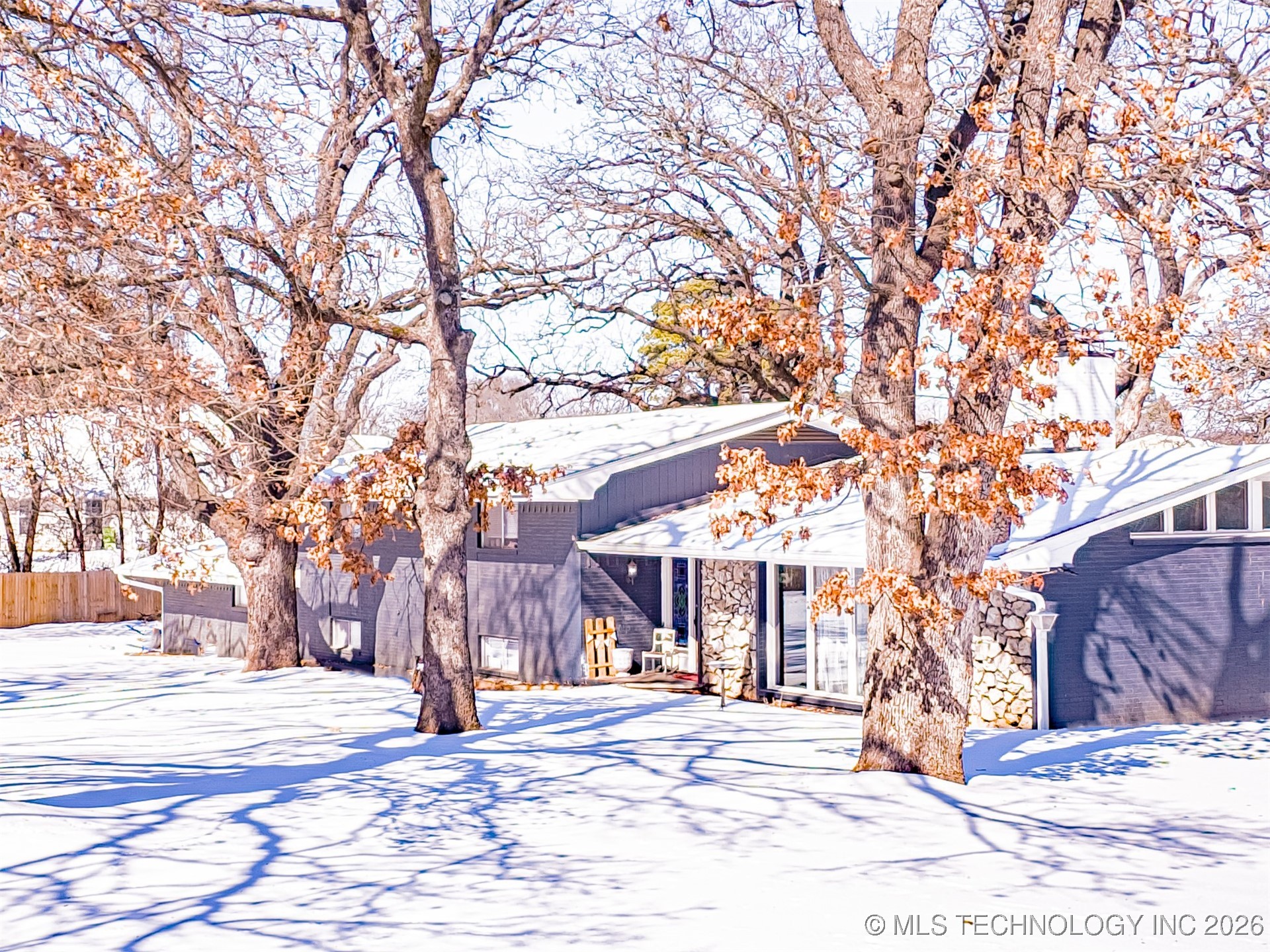 907 N 10th Avenue Property Photo 1