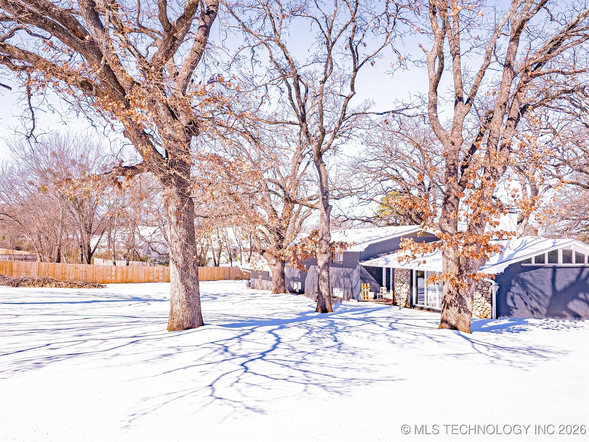 907 N 10th Avenue Property Photo 2