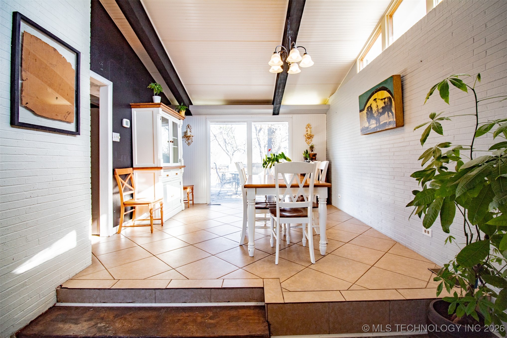 907 N 10th Avenue Property Photo 9