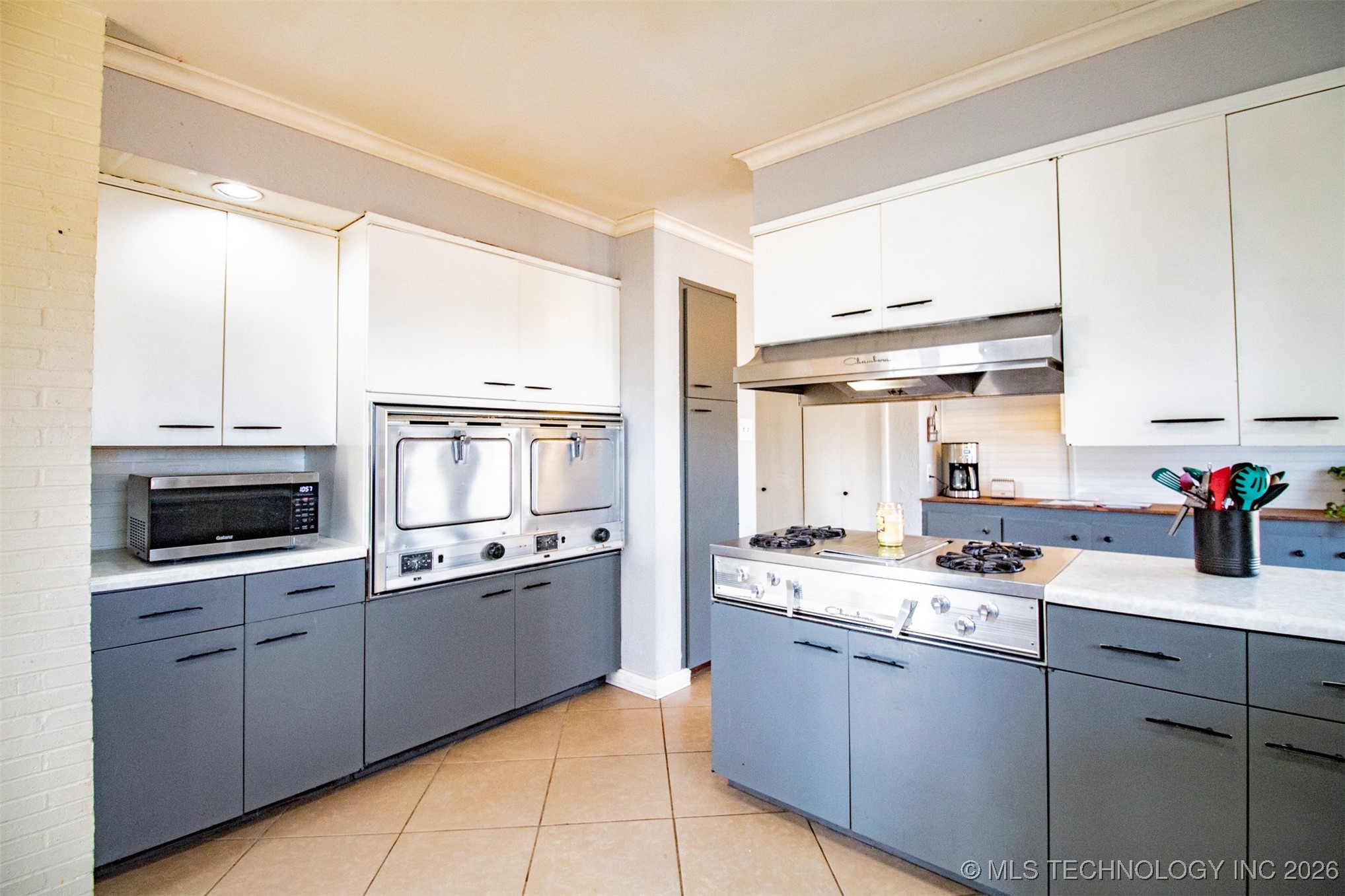 907 N 10th Avenue Property Photo 18