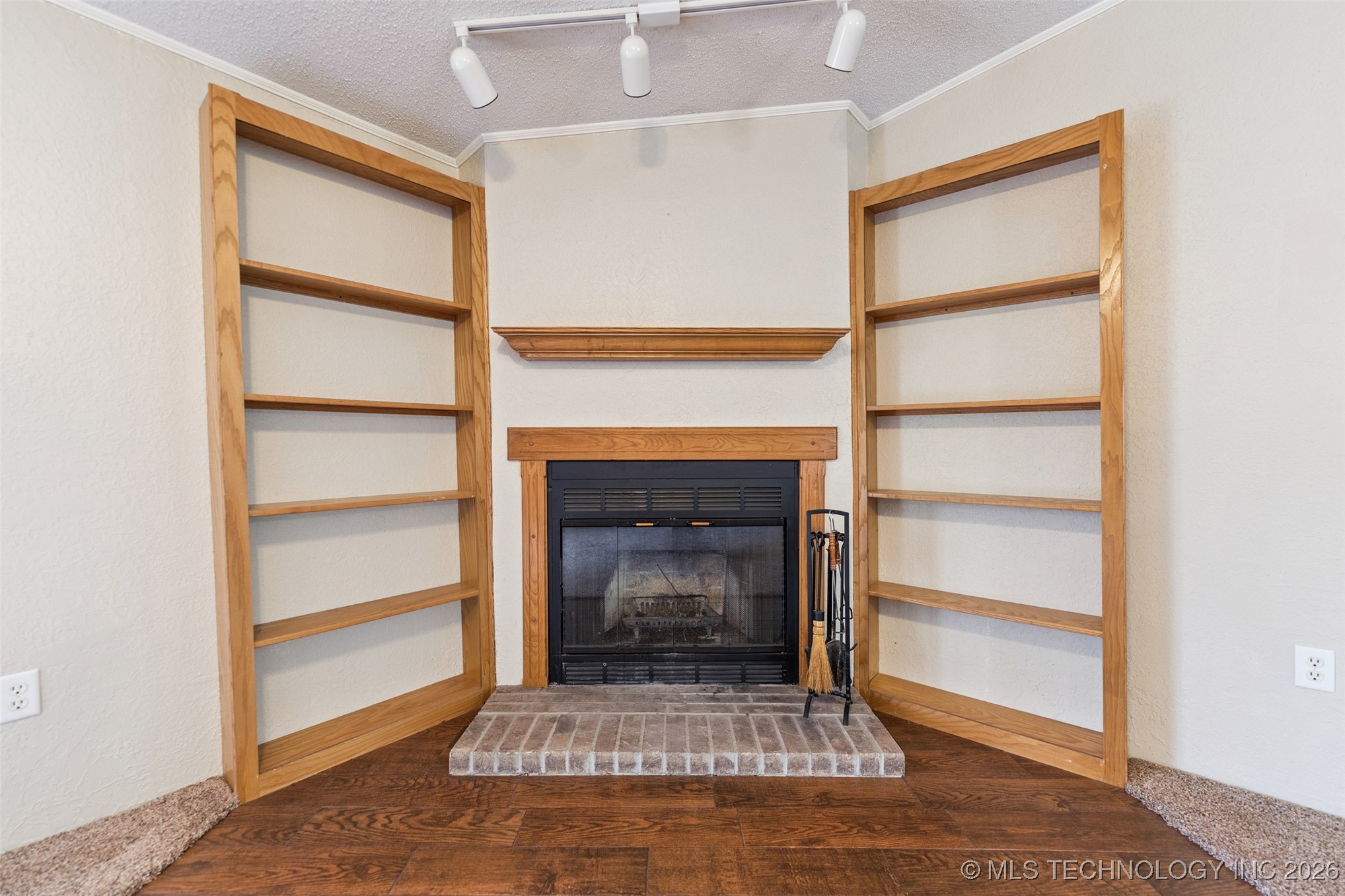 33 E Center Street Property Photo 4