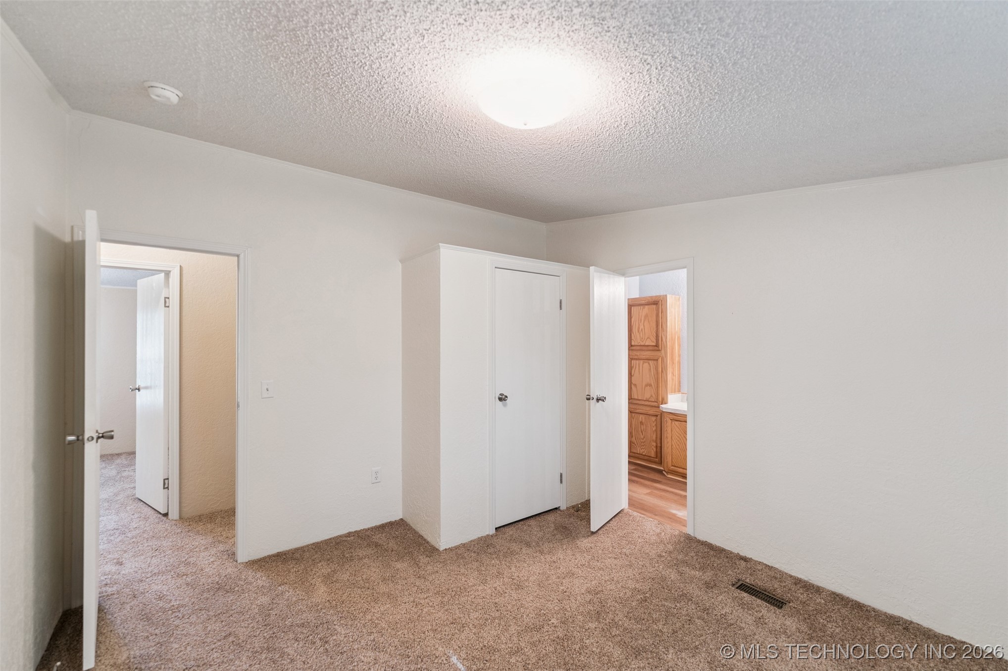 33 E Center Street Property Photo 28