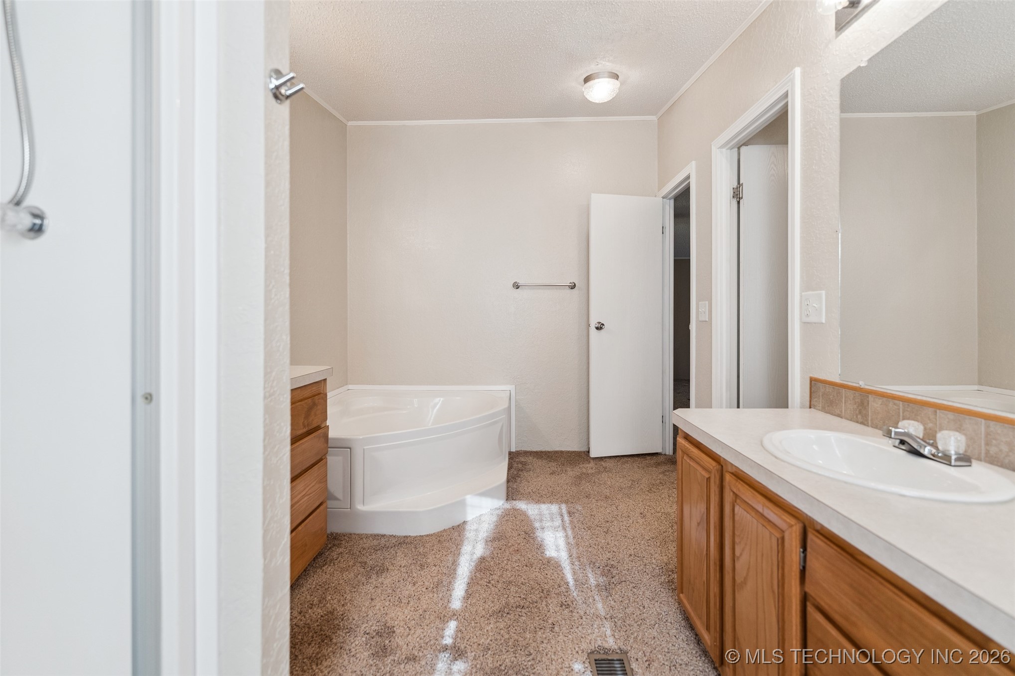 33 E Center Street Property Photo 37