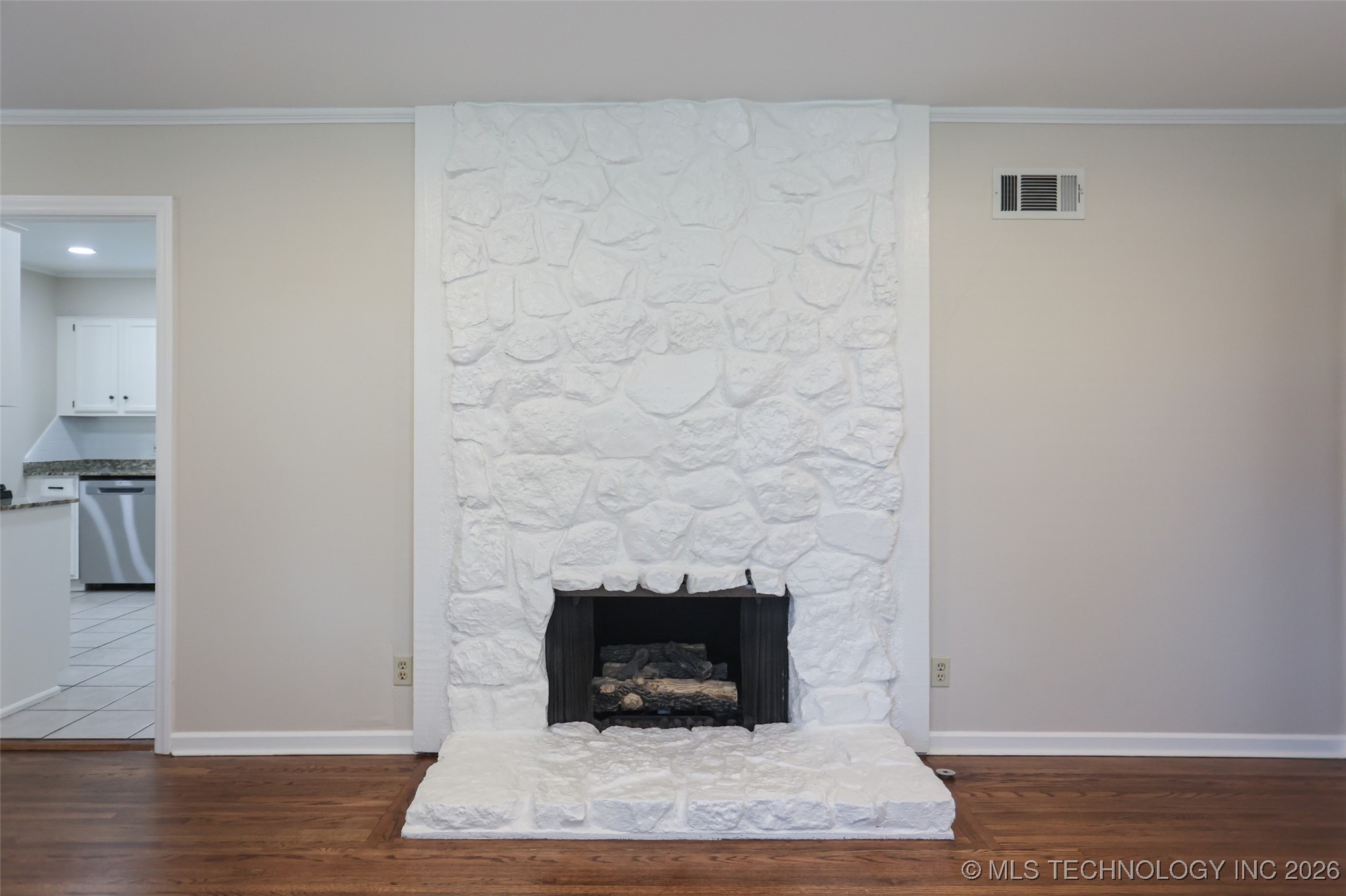 5138 E 23rd Street Property Photo 3