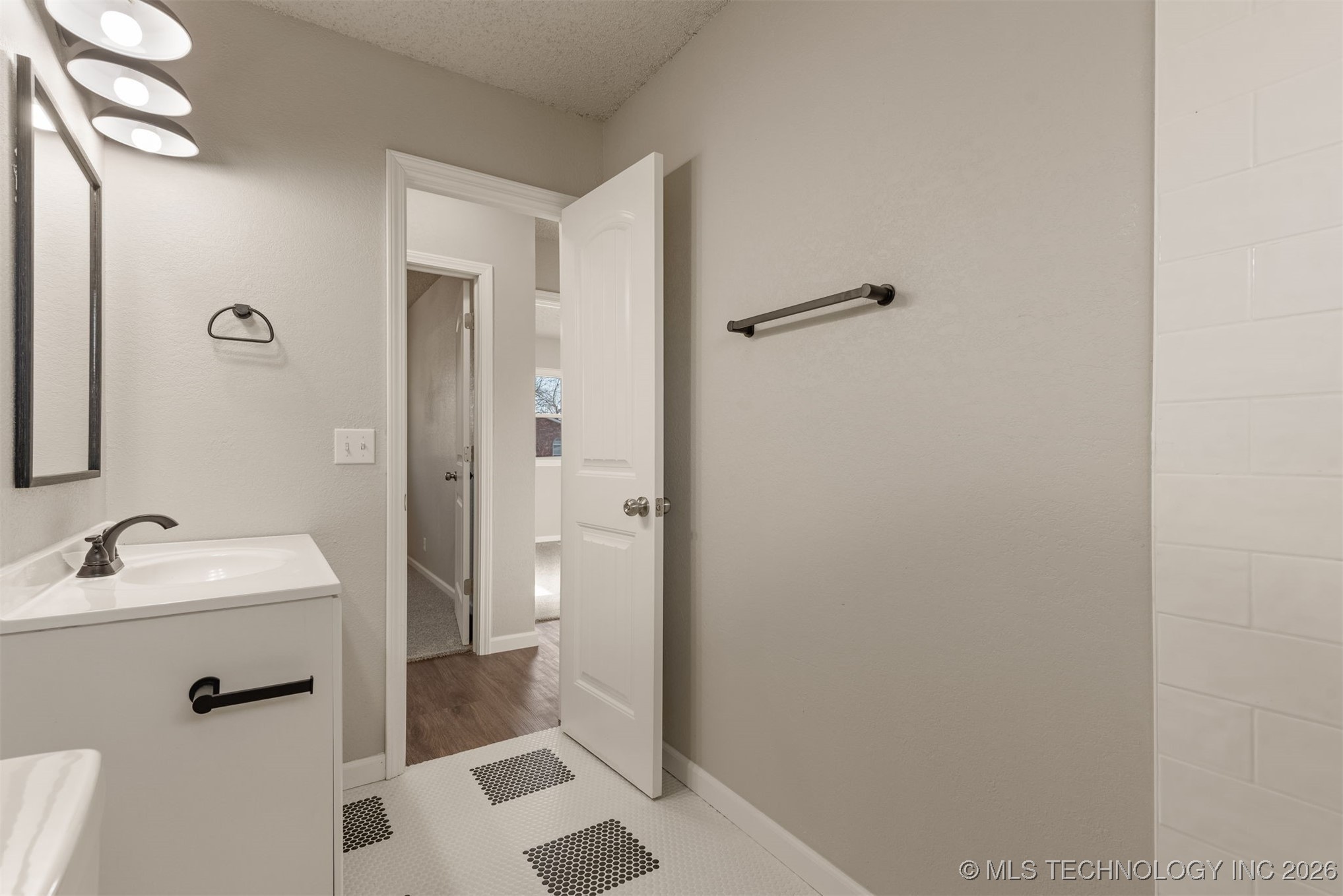 218 S 163rd East Avenue Property Photo 14