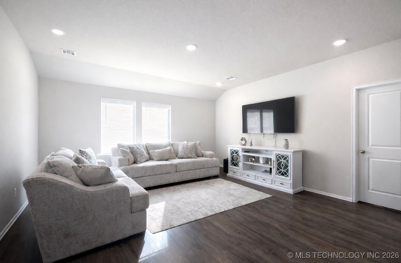 1825 E Vandalia Street Property Photo 3