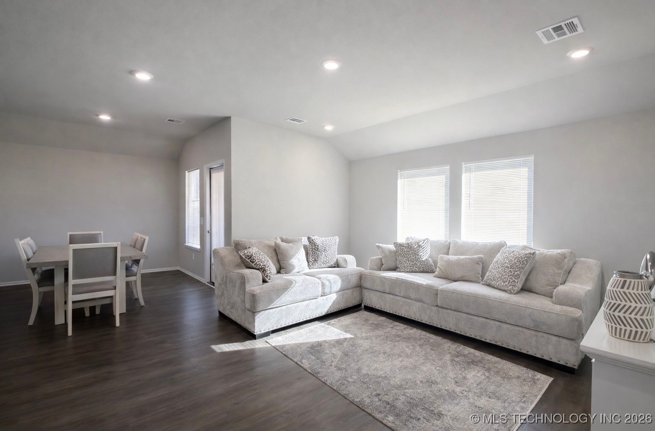 1825 E Vandalia Street Property Photo 4