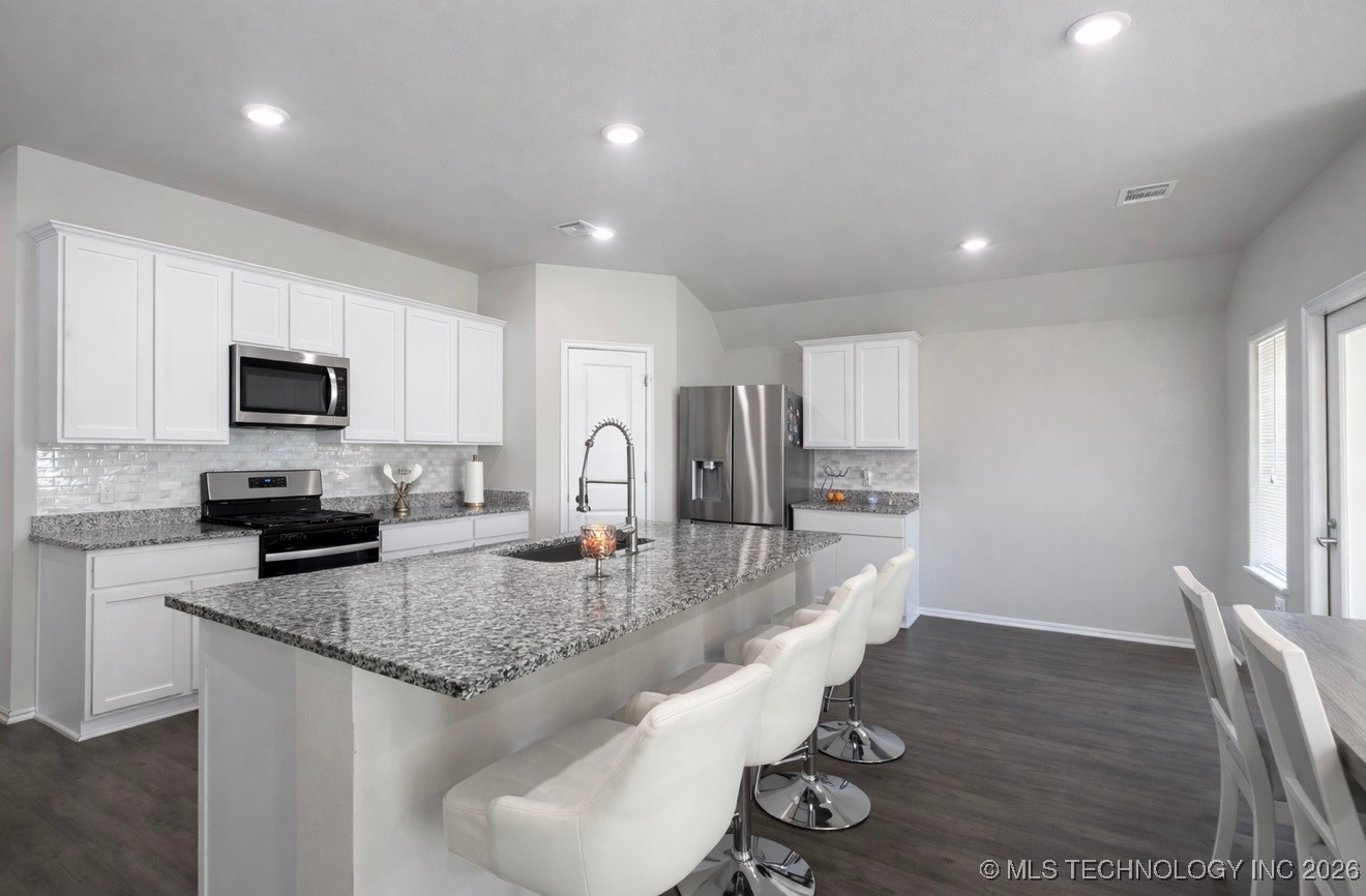 1825 E Vandalia Street Property Photo 8