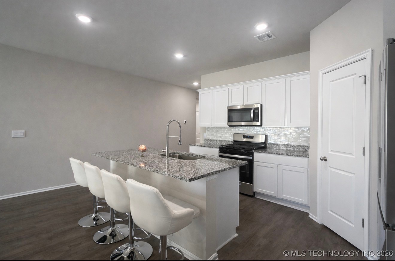 1825 E Vandalia Street Property Photo 10