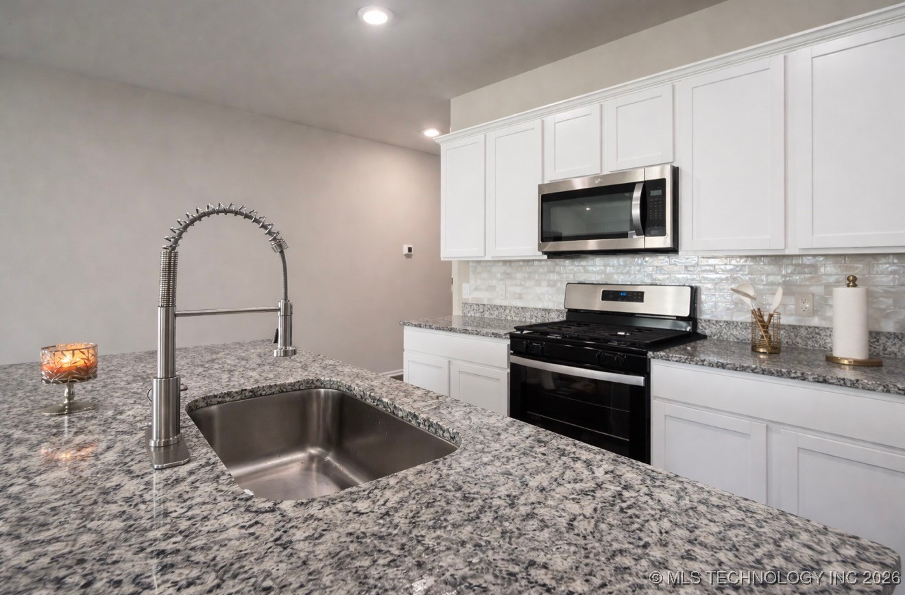 1825 E Vandalia Street Property Photo 11