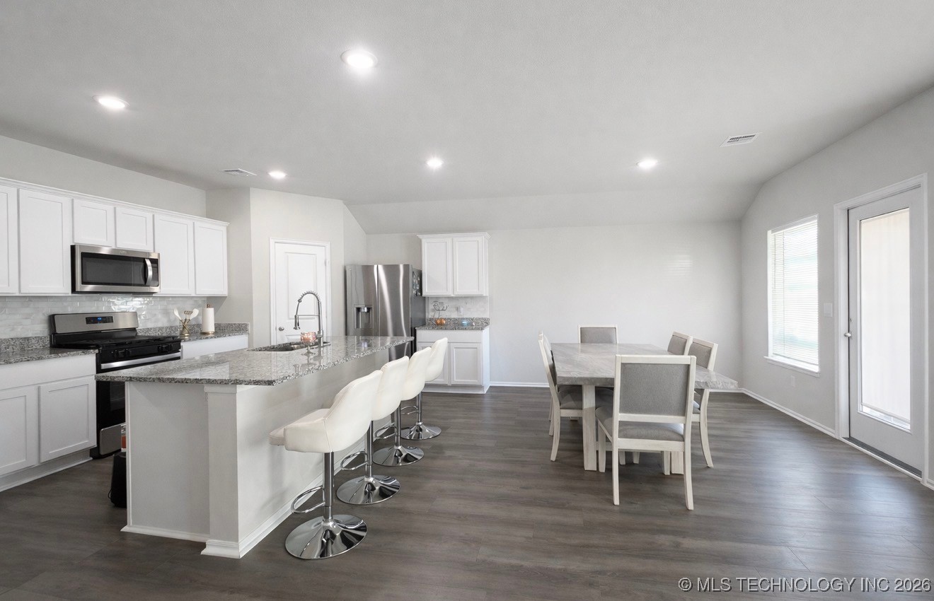 1825 E Vandalia Street Property Photo 12