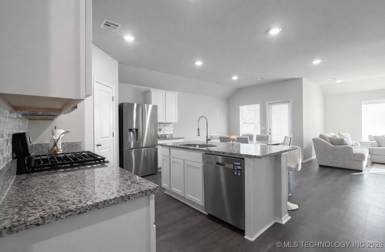 1825 E Vandalia Street Property Photo 13