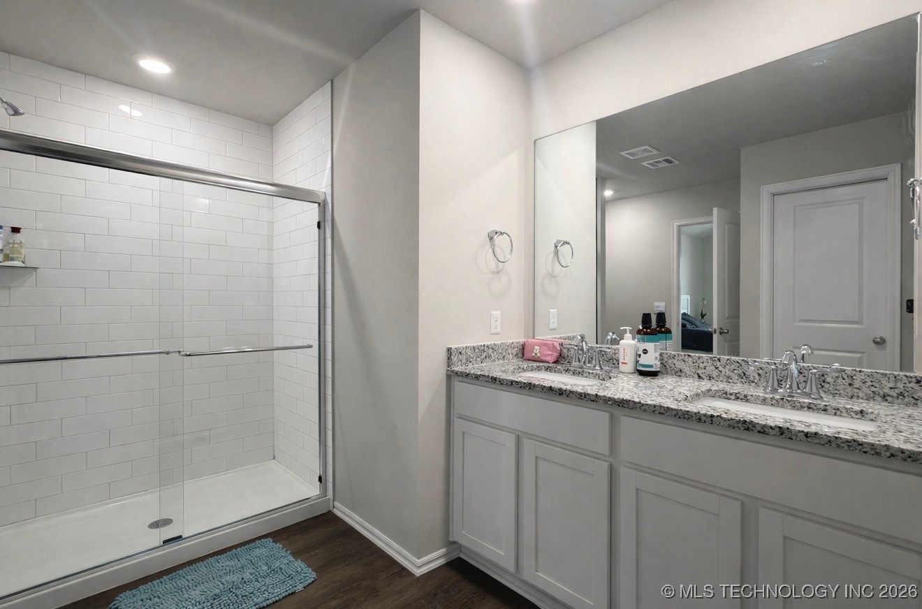 1825 E Vandalia Street Property Photo 18