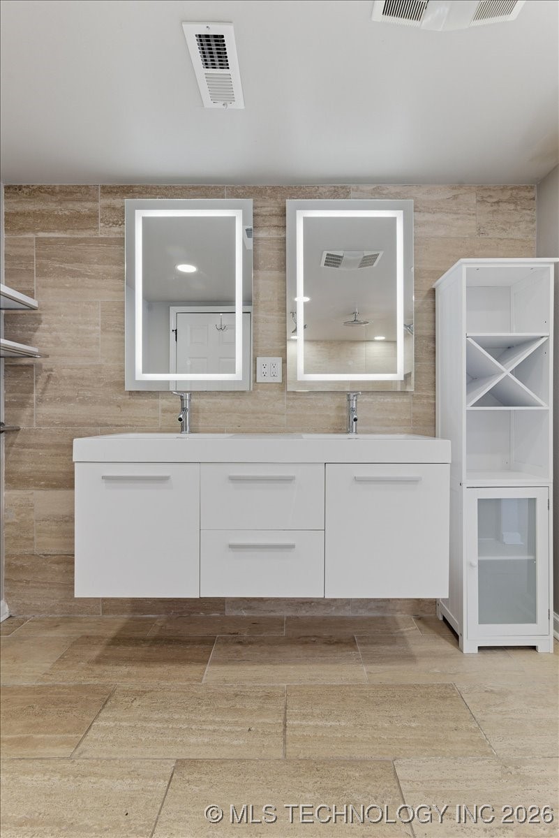 450 W 7th Street 1801-1802 Property Photo 23