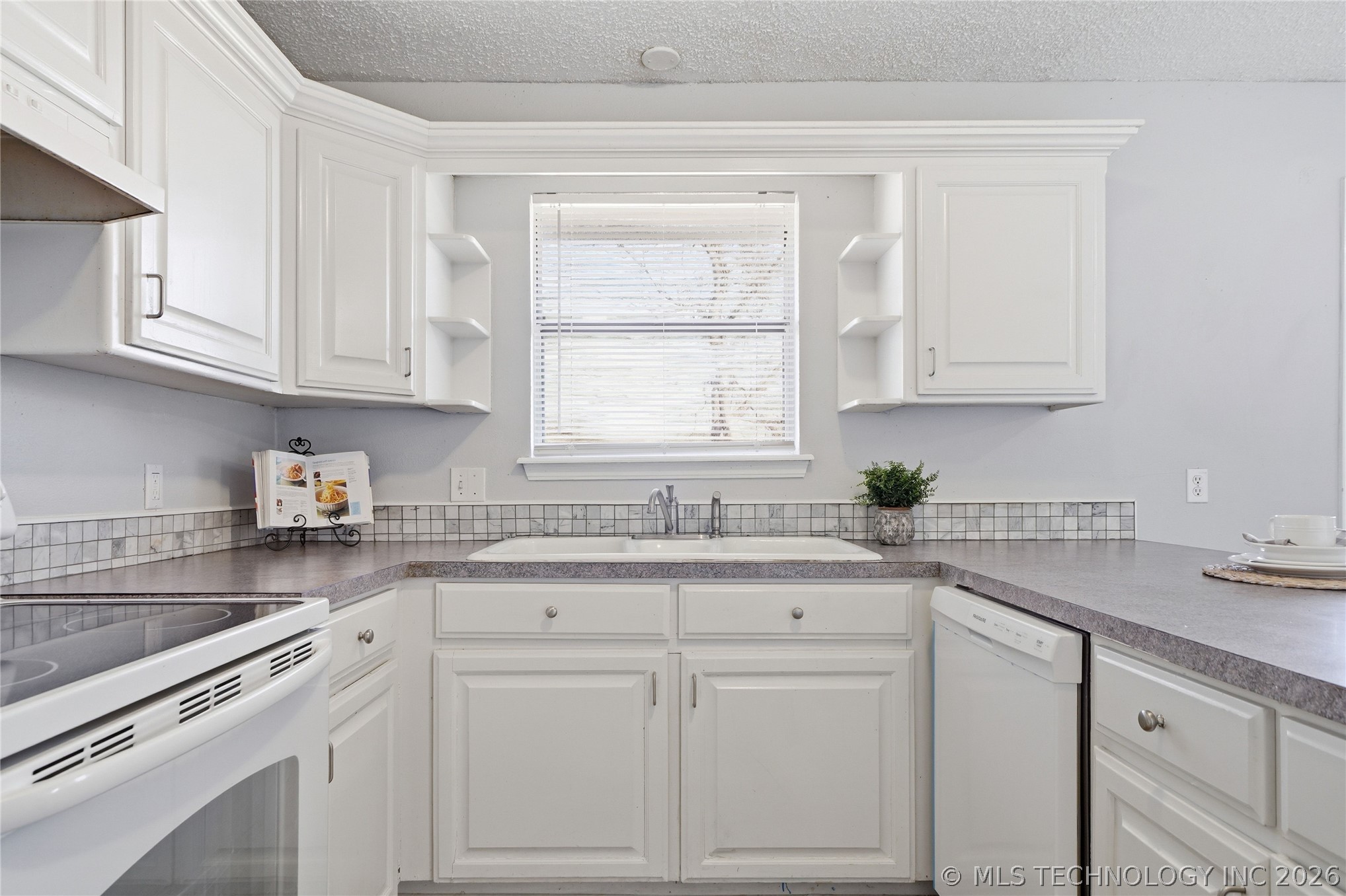 661 E 133rd Place Property Photo 11