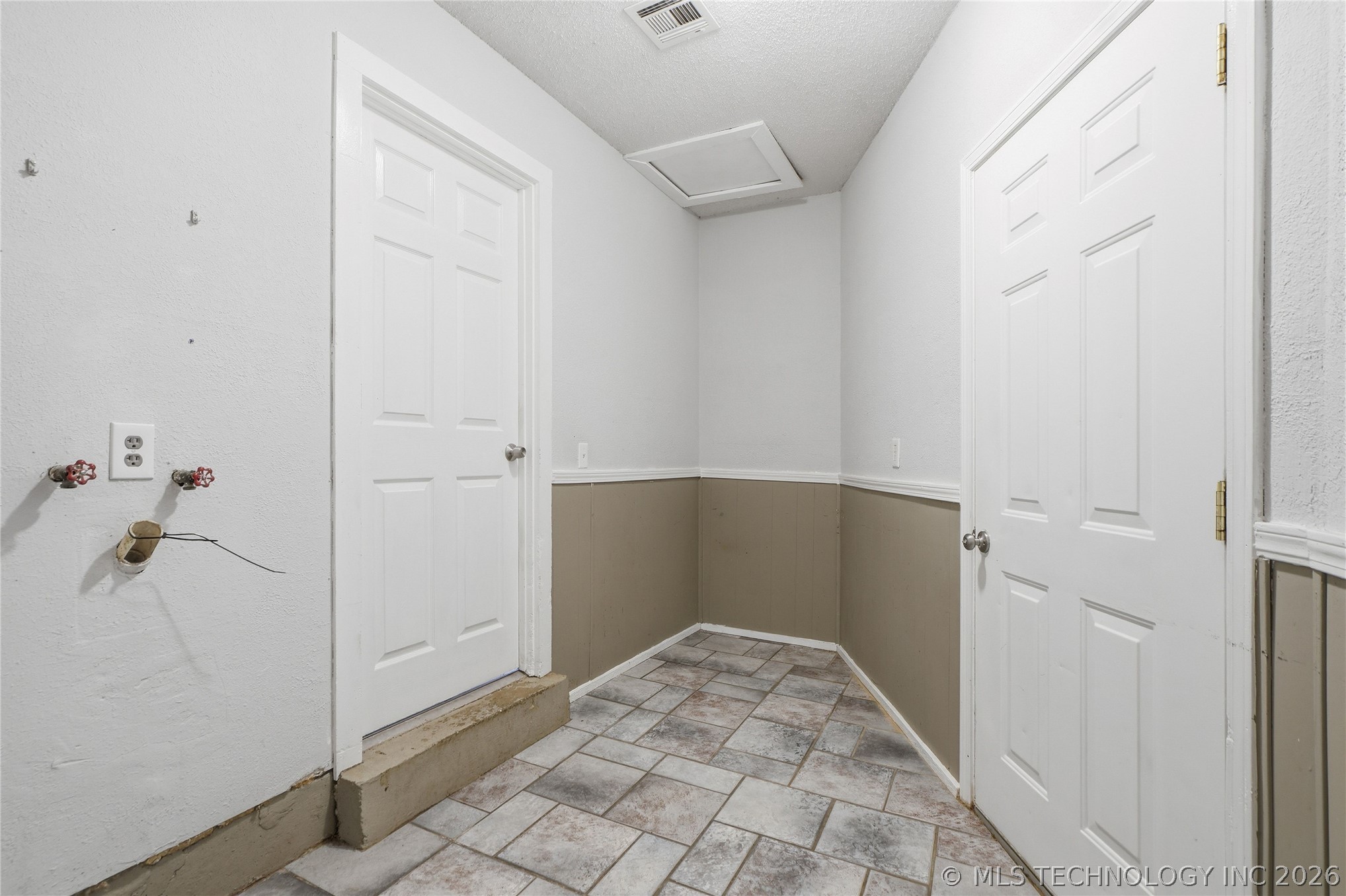 661 E 133rd Place Property Photo 14