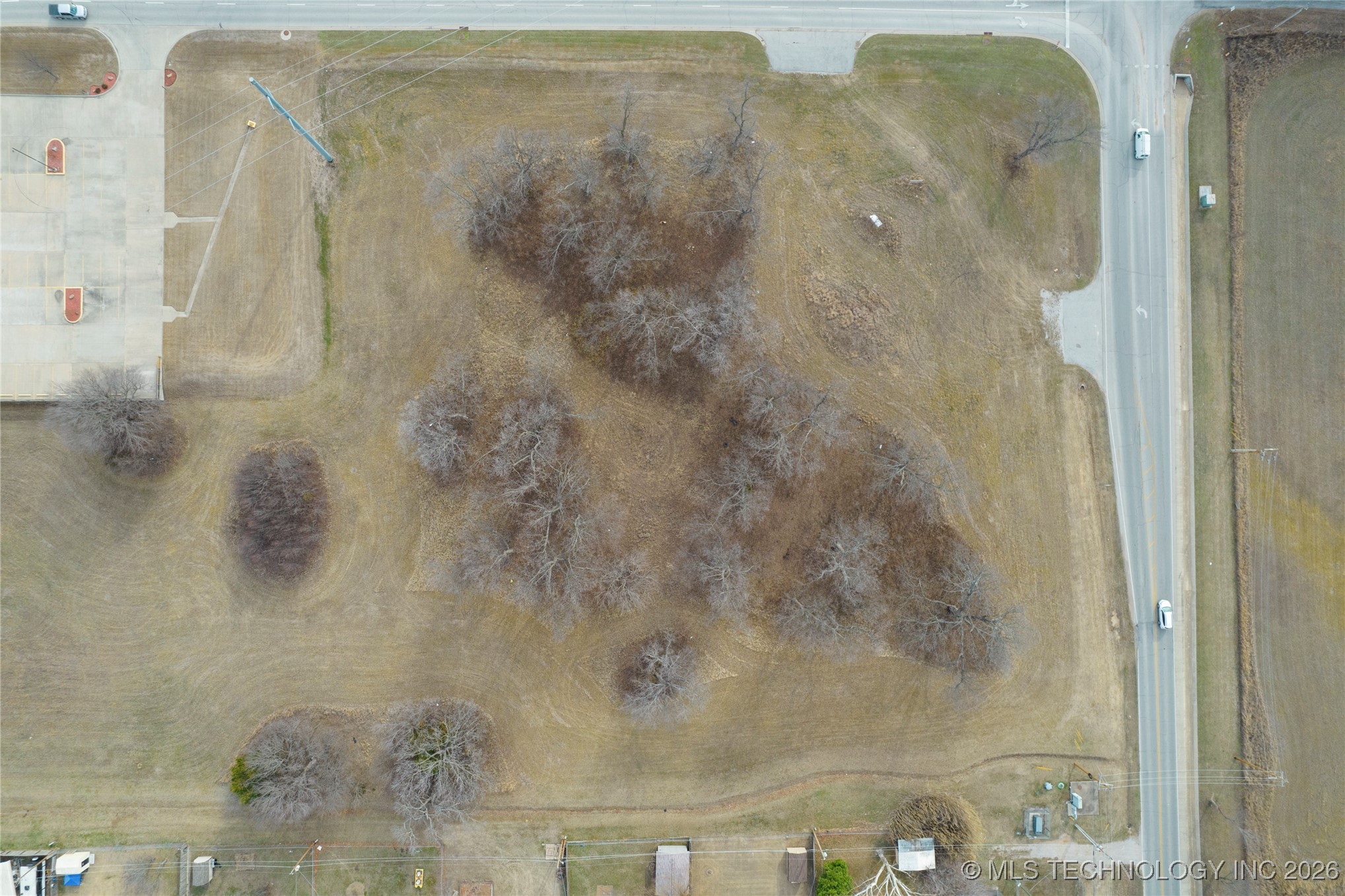 001 W 51st Street Property Photo 4