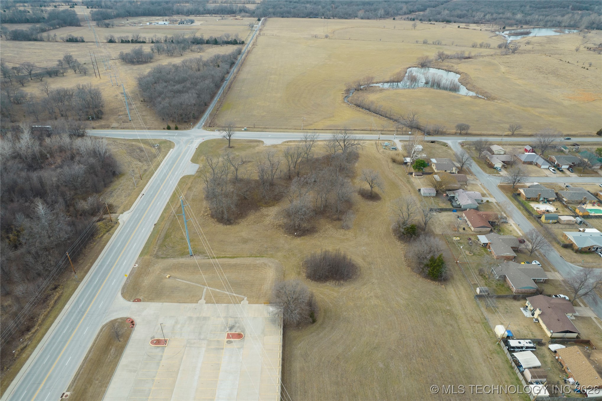 001 W 51st Street Property Photo 6