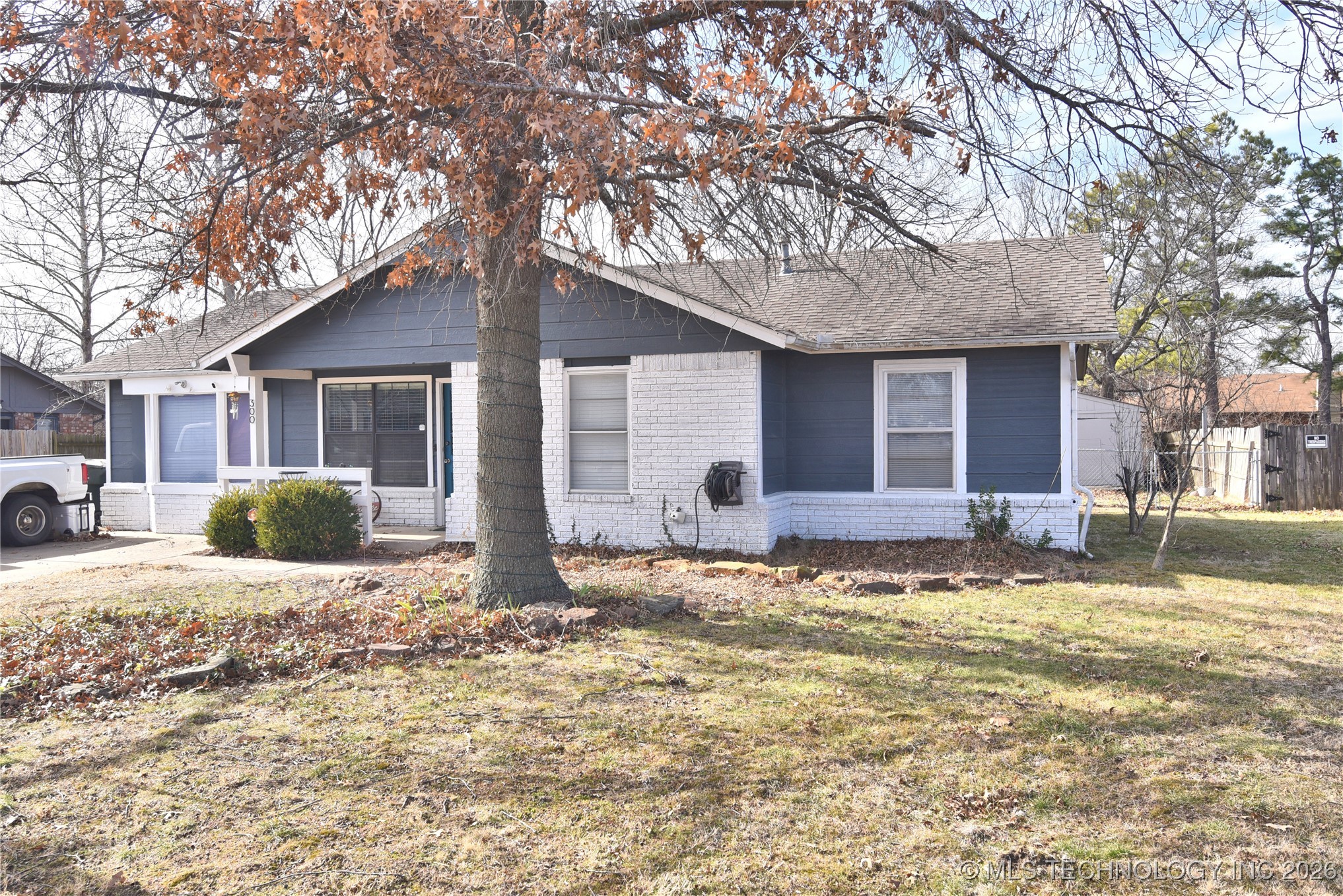 300 N Wildhorse Street Property Photo 2