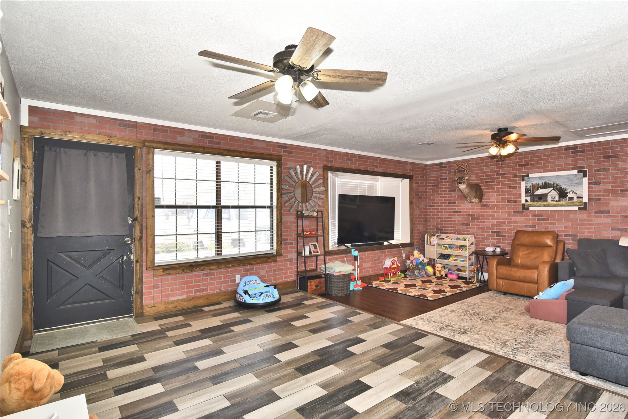 300 N Wildhorse Street Property Photo 4