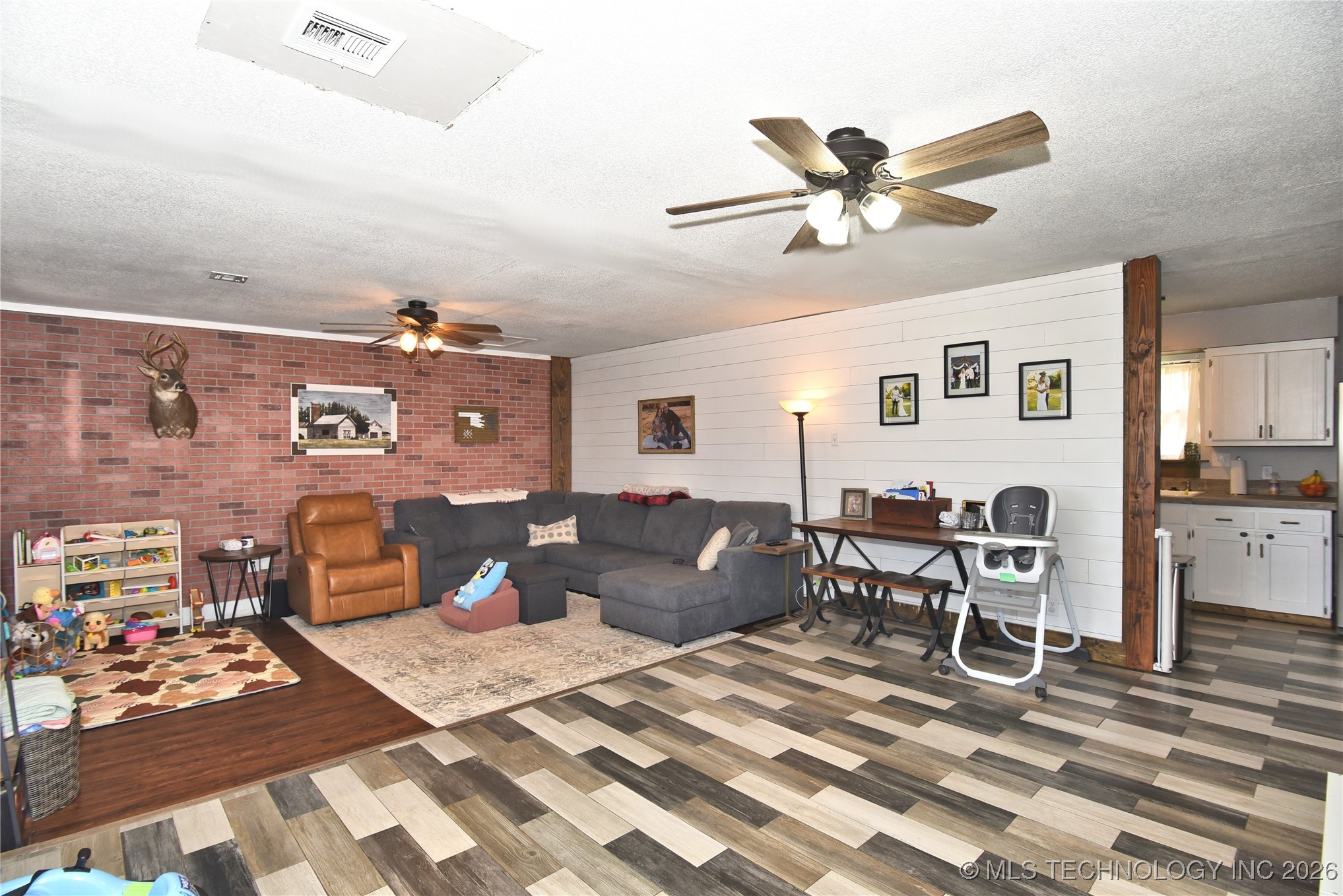 300 N Wildhorse Street Property Photo 5