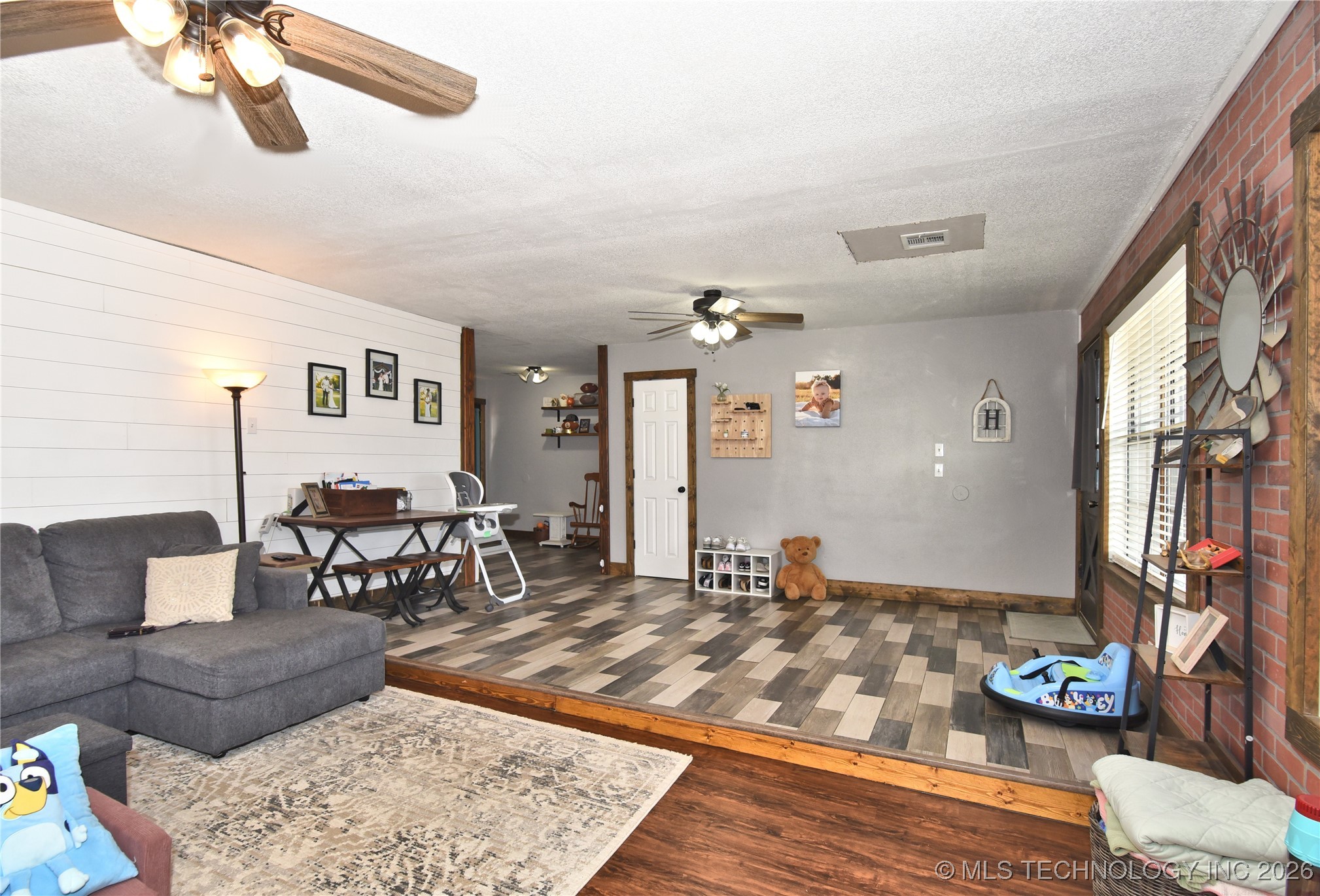 300 N Wildhorse Street Property Photo 6