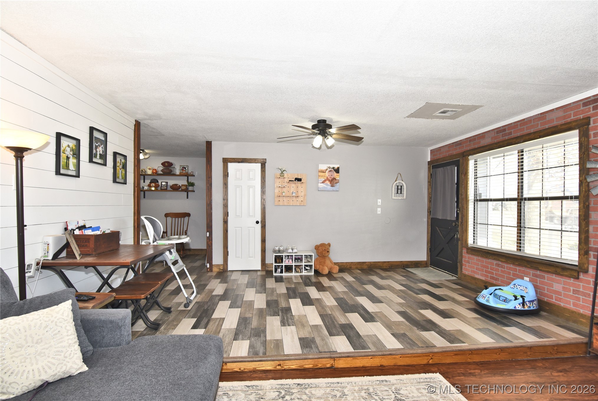 300 N Wildhorse Street Property Photo 7