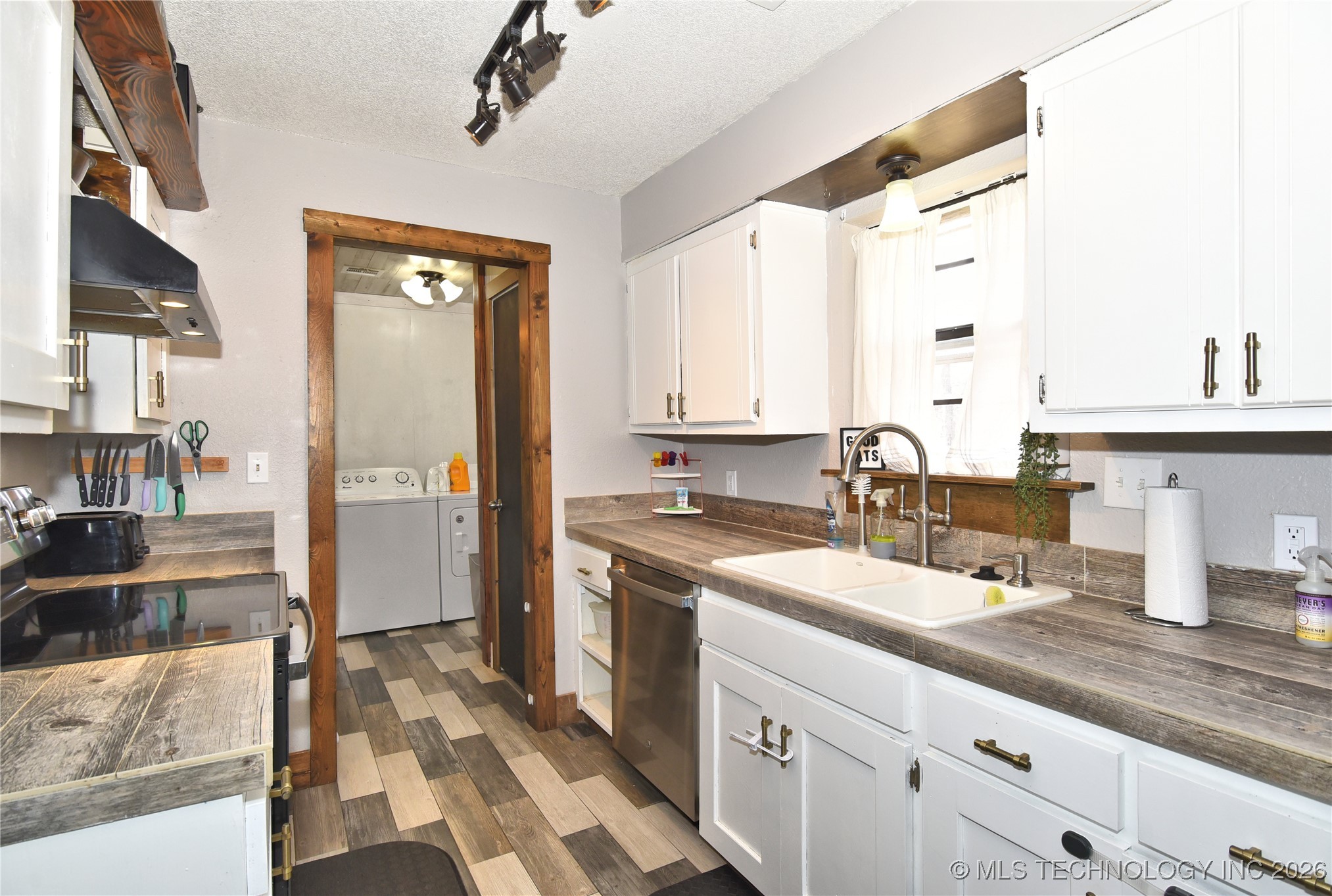 300 N Wildhorse Street Property Photo 10