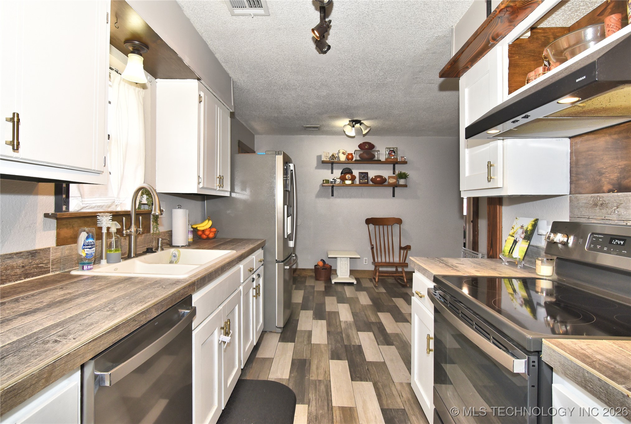 300 N Wildhorse Street Property Photo 11