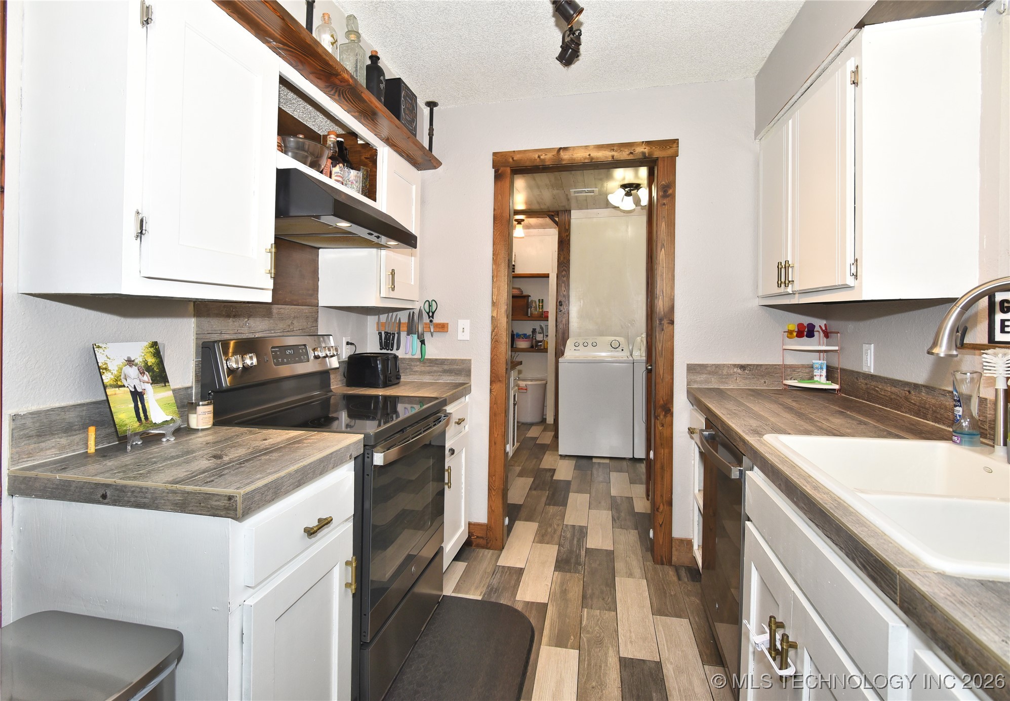 300 N Wildhorse Street Property Photo 12